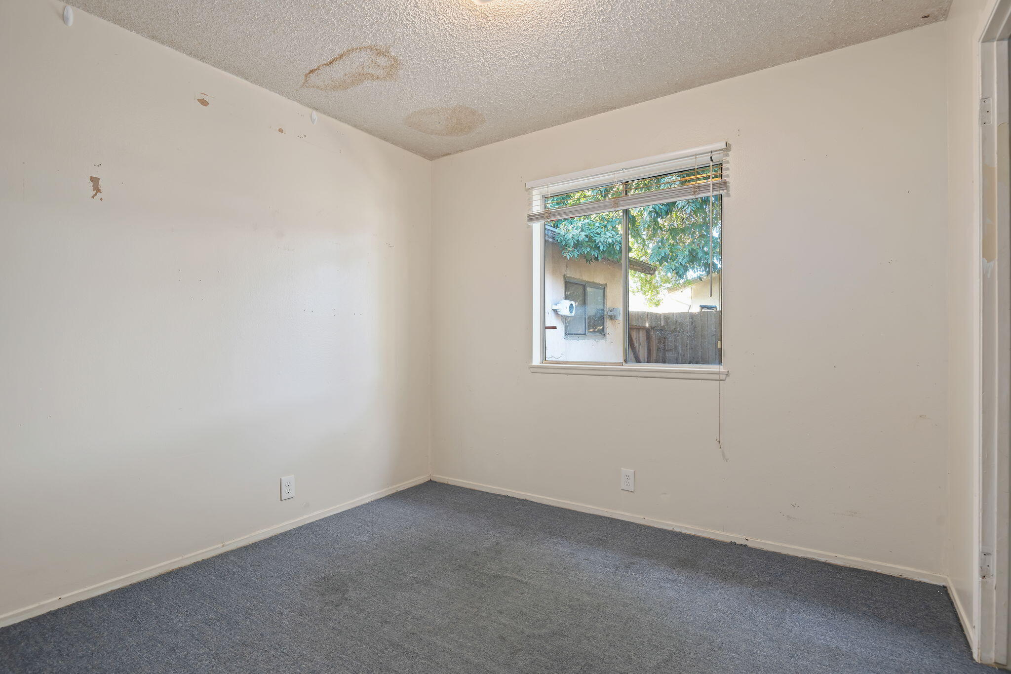 Oxnard, California 93033, United States, 4 Bedrooms Bedrooms, ,2 BathroomsBathrooms,Residential,Active,223781