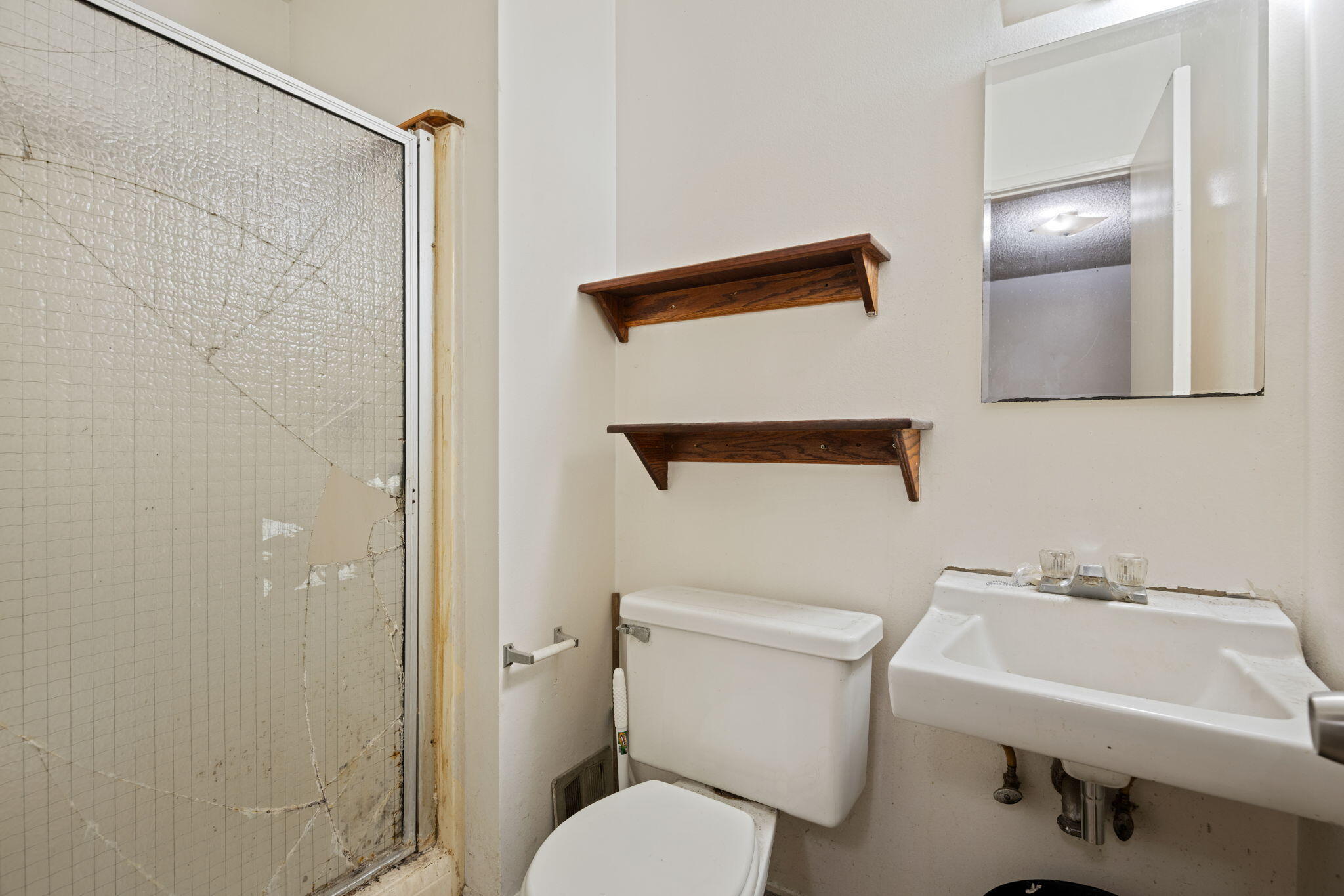 Oxnard, California 93033, United States, 4 Bedrooms Bedrooms, ,2 BathroomsBathrooms,Residential,Active,223781