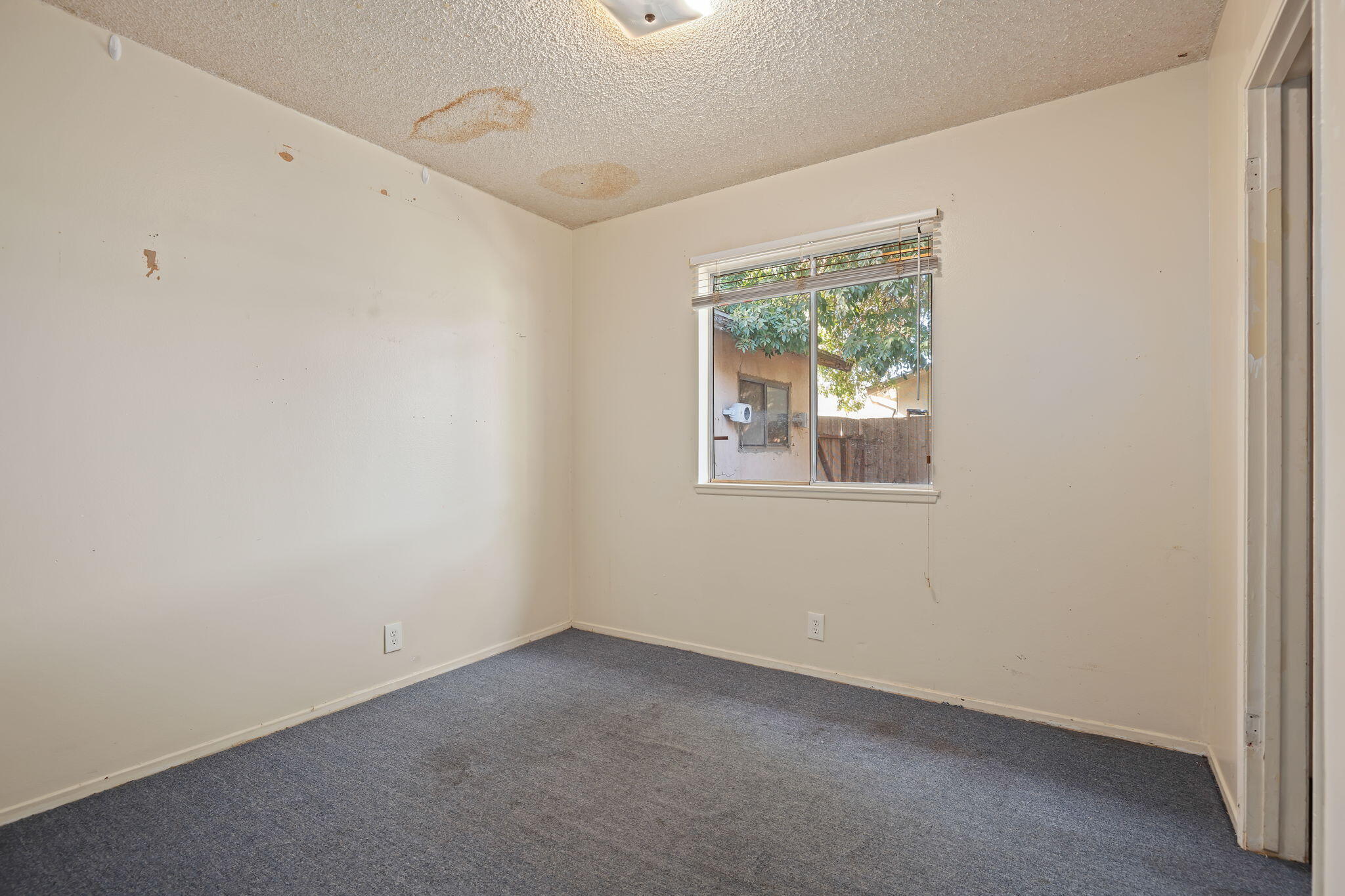 Oxnard, California 93033, United States, 4 Bedrooms Bedrooms, ,2 BathroomsBathrooms,Residential,Active,223781