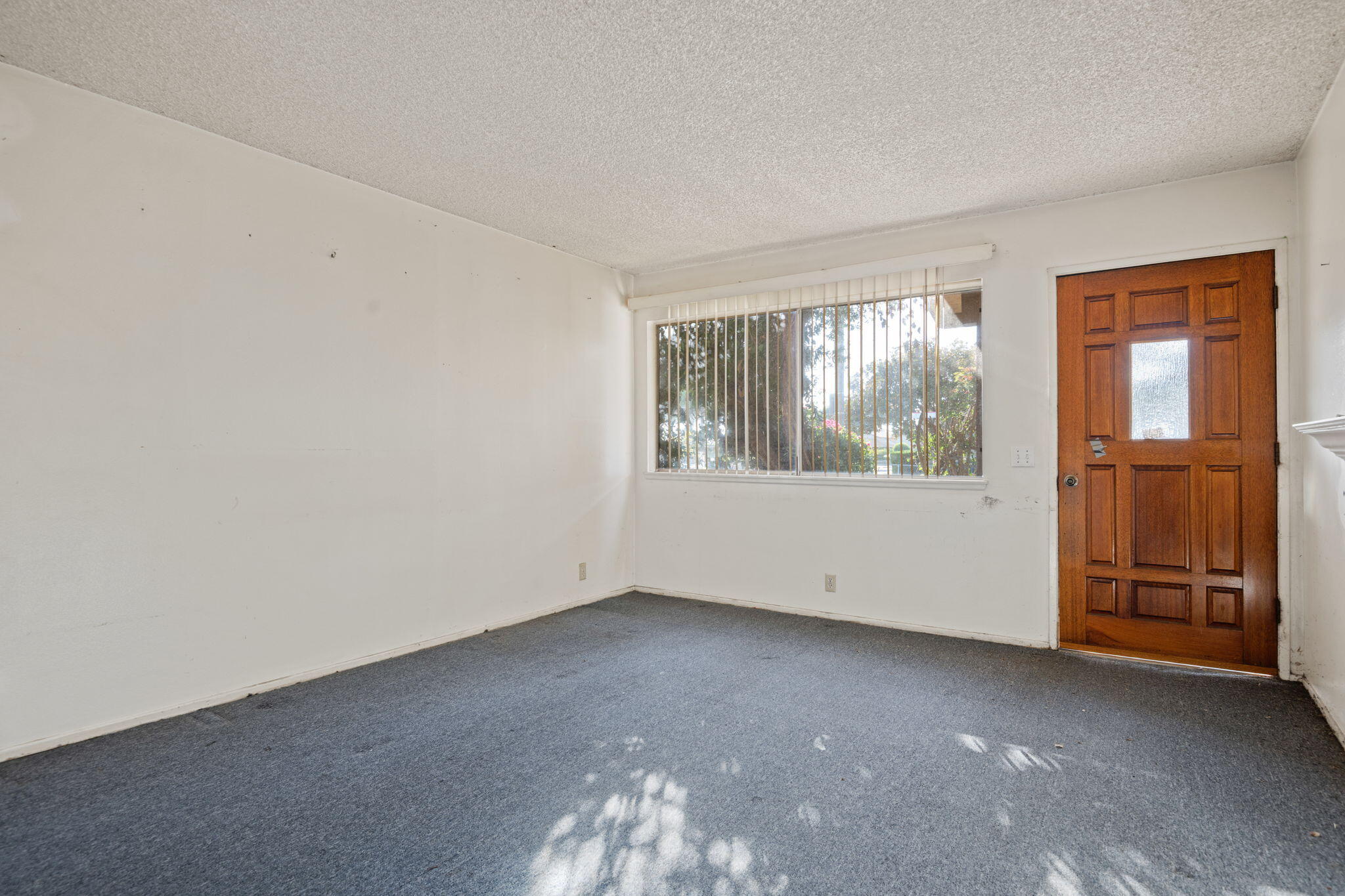 Oxnard, California 93033, United States, 4 Bedrooms Bedrooms, ,2 BathroomsBathrooms,Residential,Active,223781