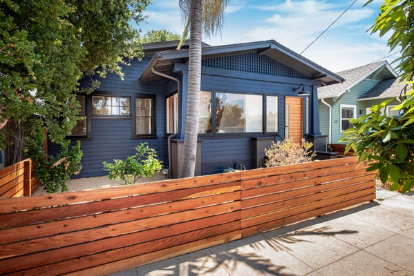 319 W ARRELLAGA ST, SANTA BARBARA, CA 93101 - Image d2cfac3d1b7b8dccbf2f4a7ba444db47/3210325255