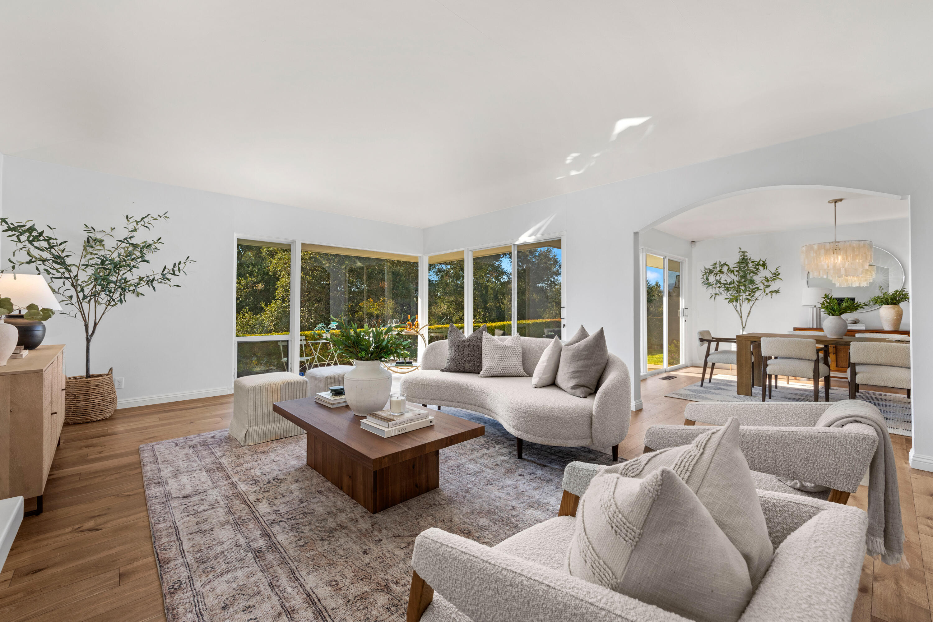 Santa Barbara, California 93110, United States, 4 Bedrooms Bedrooms, ,3 BathroomsBathrooms,Residential,Pending,8194