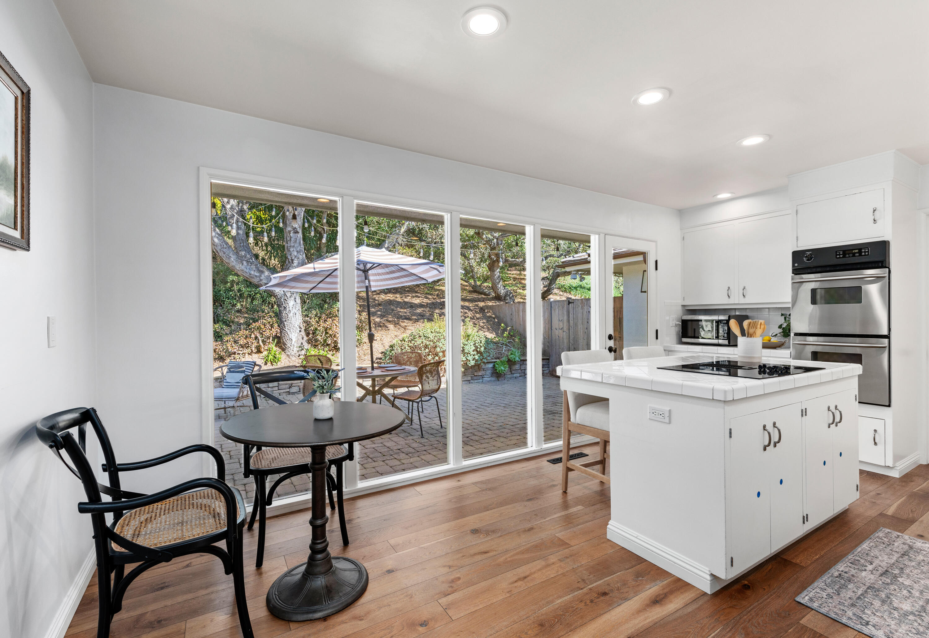 Santa Barbara, California 93110, United States, 4 Bedrooms Bedrooms, ,3 BathroomsBathrooms,Residential,Pending,8194