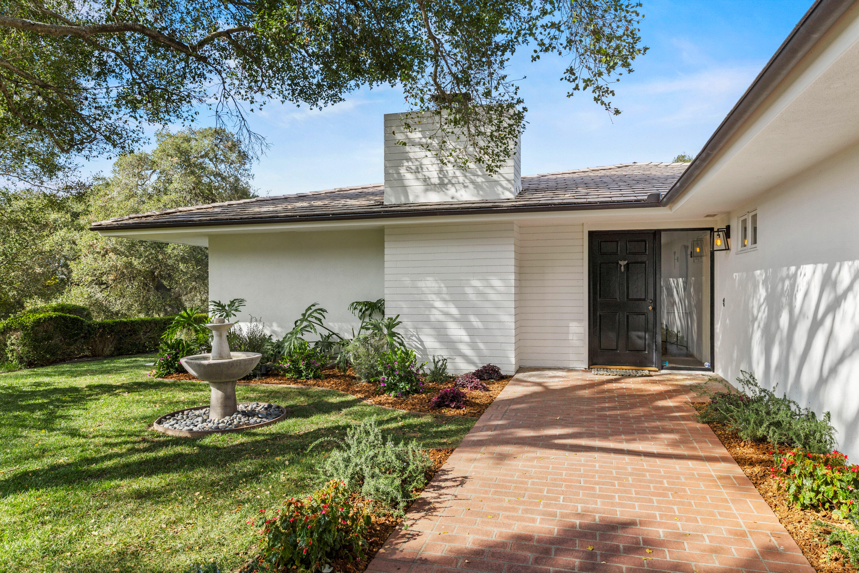 Santa Barbara, California 93110, United States, 4 Bedrooms Bedrooms, ,3 BathroomsBathrooms,Residential,Pending,8194