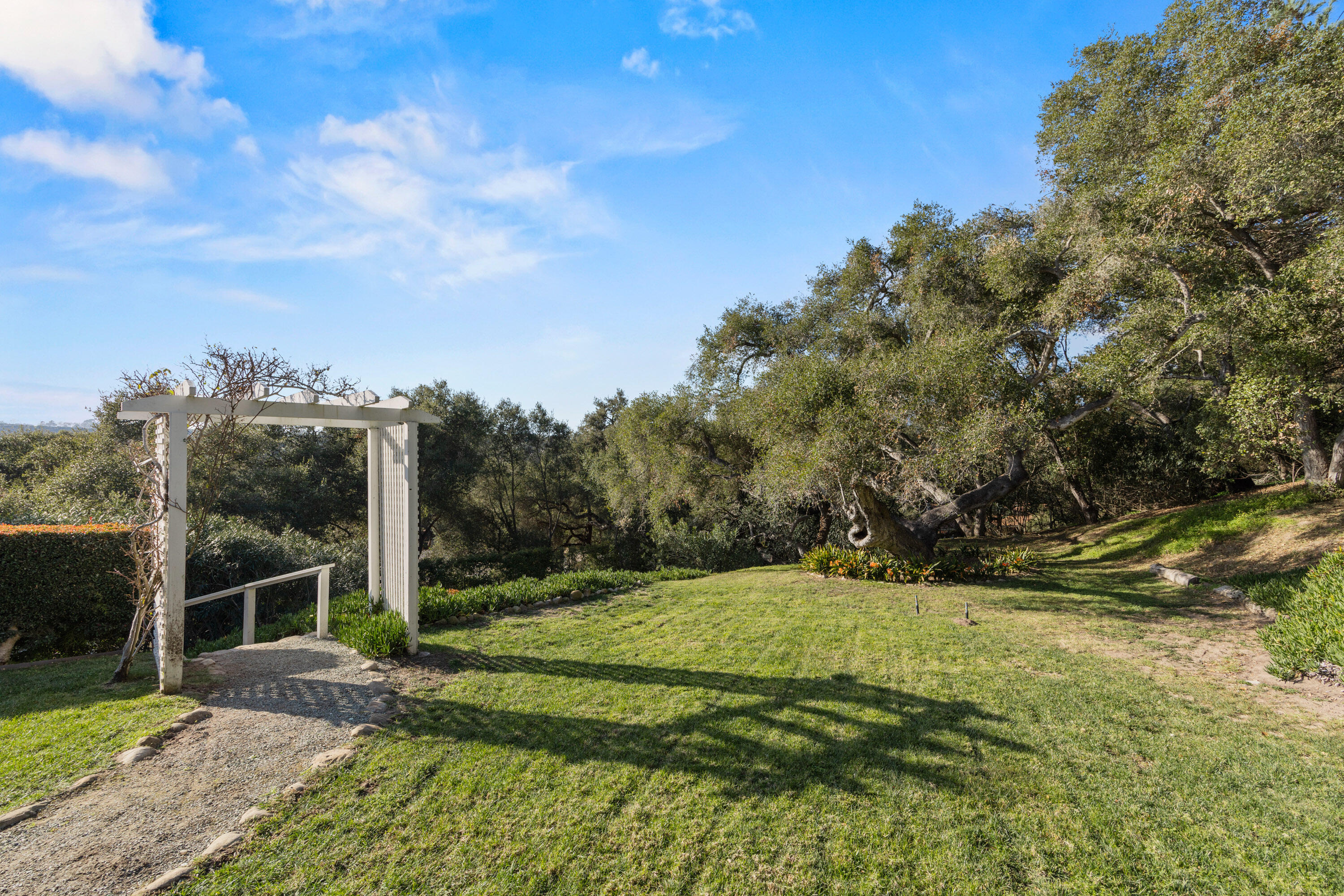 Santa Barbara, California 93110, United States, 4 Bedrooms Bedrooms, ,3 BathroomsBathrooms,Residential,Pending,8194