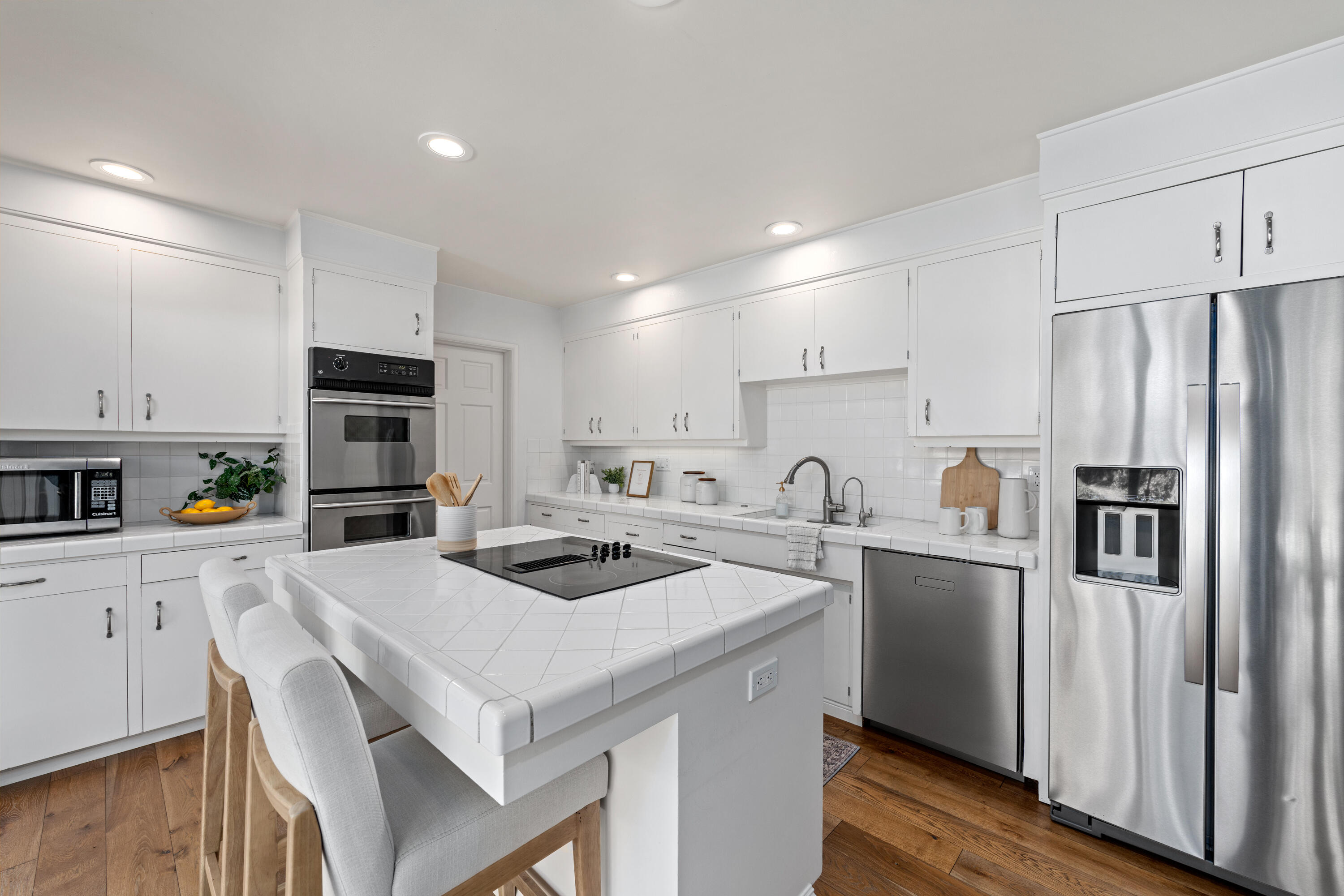 Santa Barbara, California 93110, United States, 4 Bedrooms Bedrooms, ,3 BathroomsBathrooms,Residential,Pending,8194