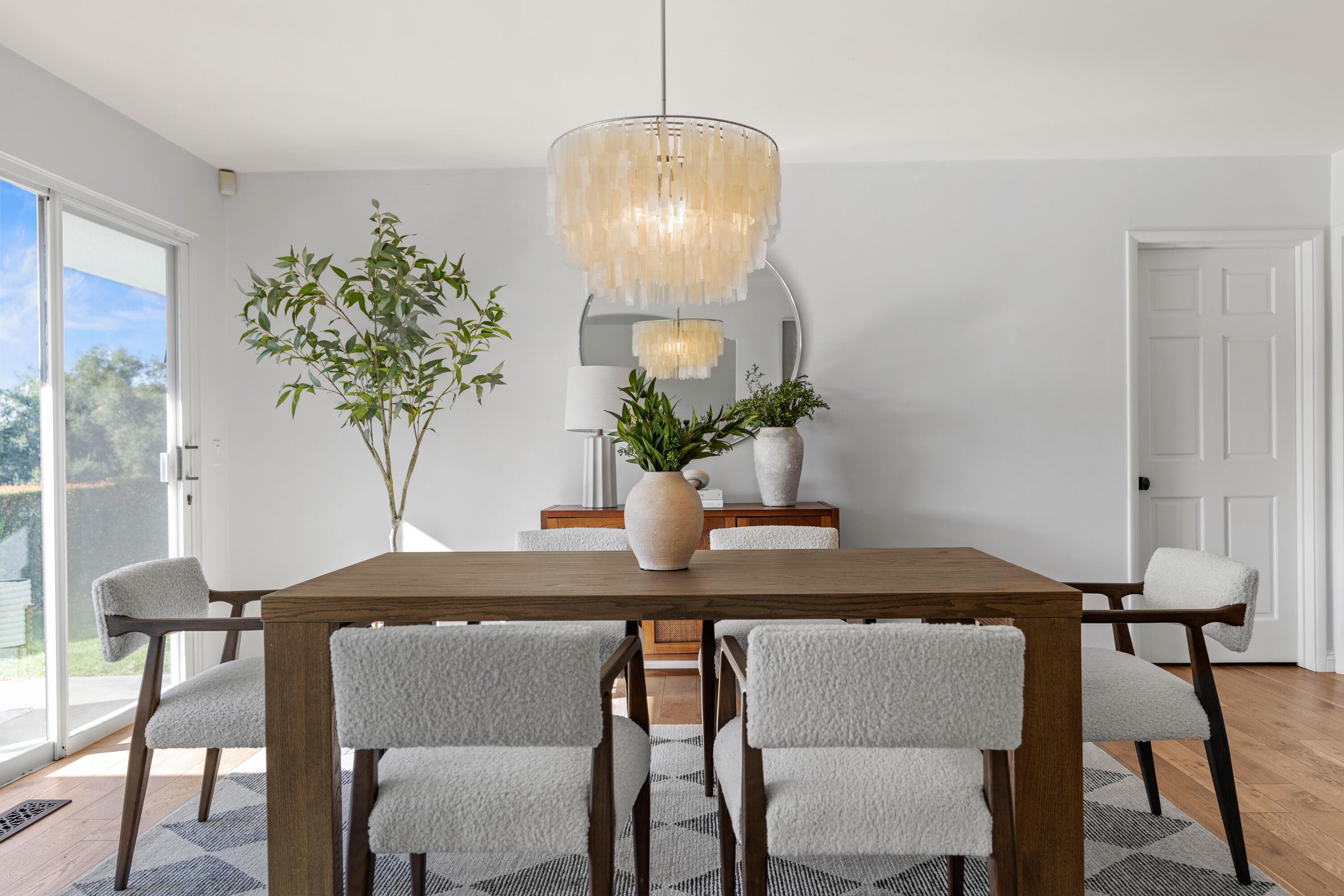 Santa Barbara, California 93110, United States, 4 Bedrooms Bedrooms, ,3 BathroomsBathrooms,Residential,Pending,8194