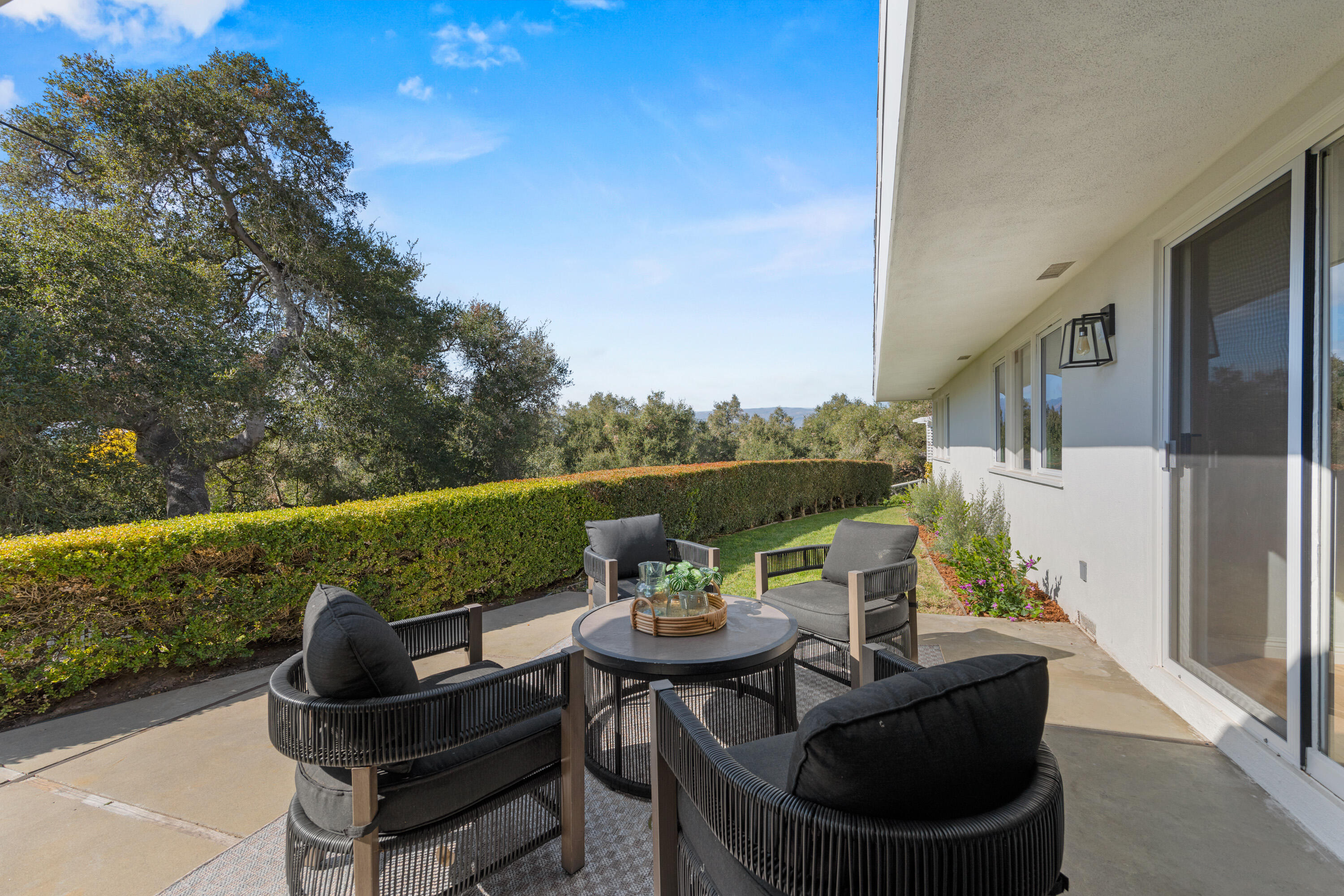 Santa Barbara, California 93110, United States, 4 Bedrooms Bedrooms, ,3 BathroomsBathrooms,Residential,Pending,8194