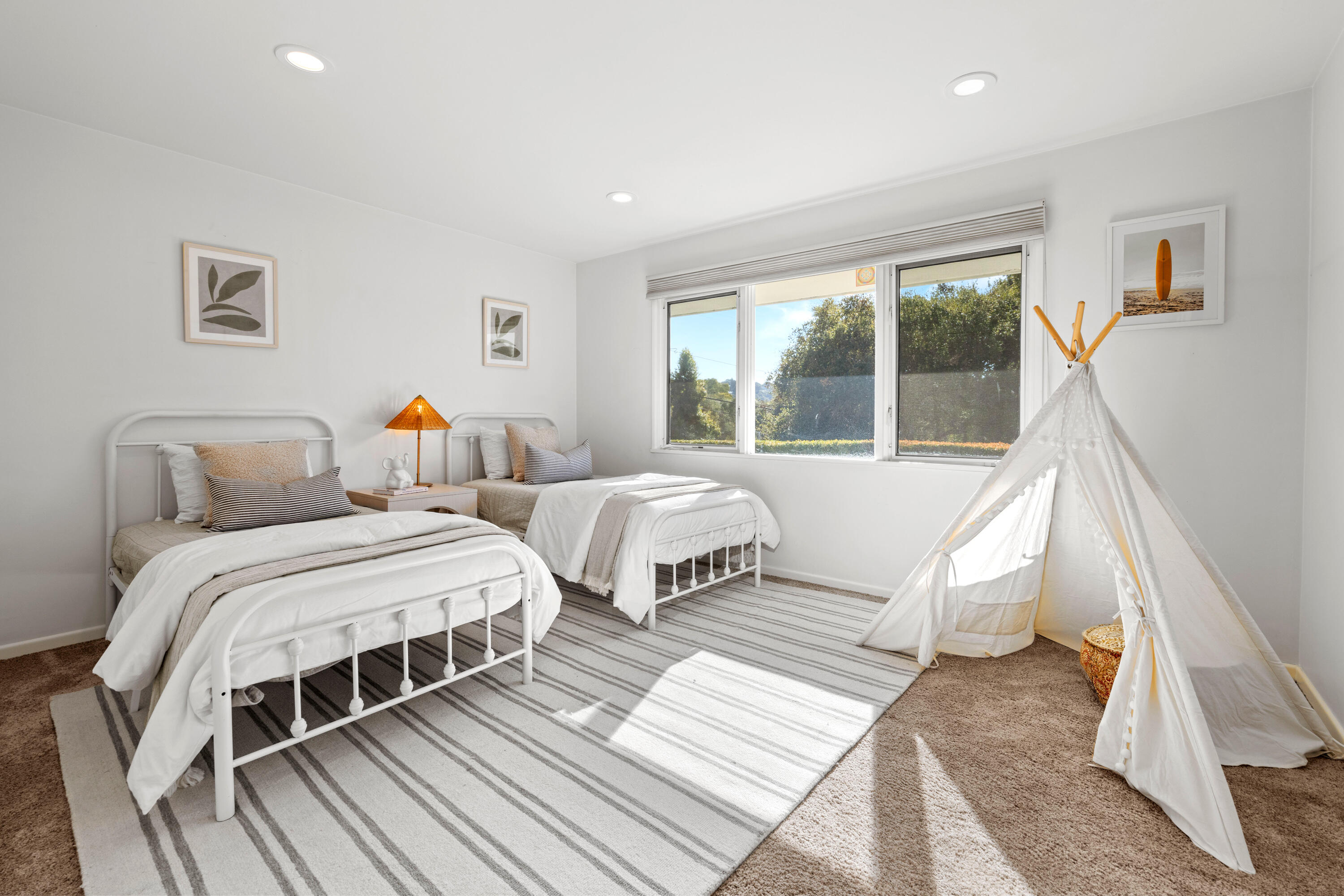 Santa Barbara, California 93110, United States, 4 Bedrooms Bedrooms, ,3 BathroomsBathrooms,Residential,Pending,8194