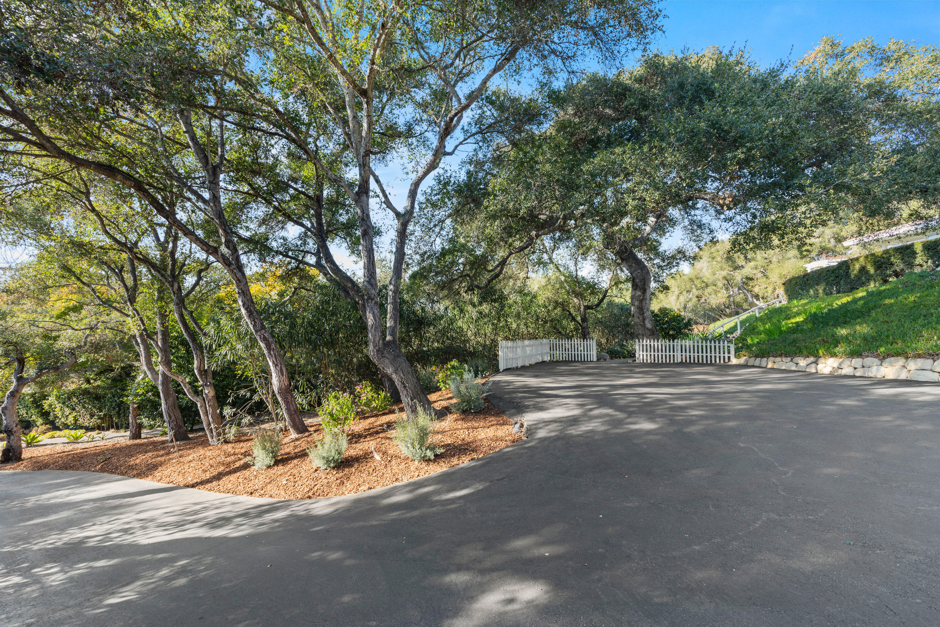 Santa Barbara, California 93110, United States, 4 Bedrooms Bedrooms, ,3 BathroomsBathrooms,Residential,Pending,8194