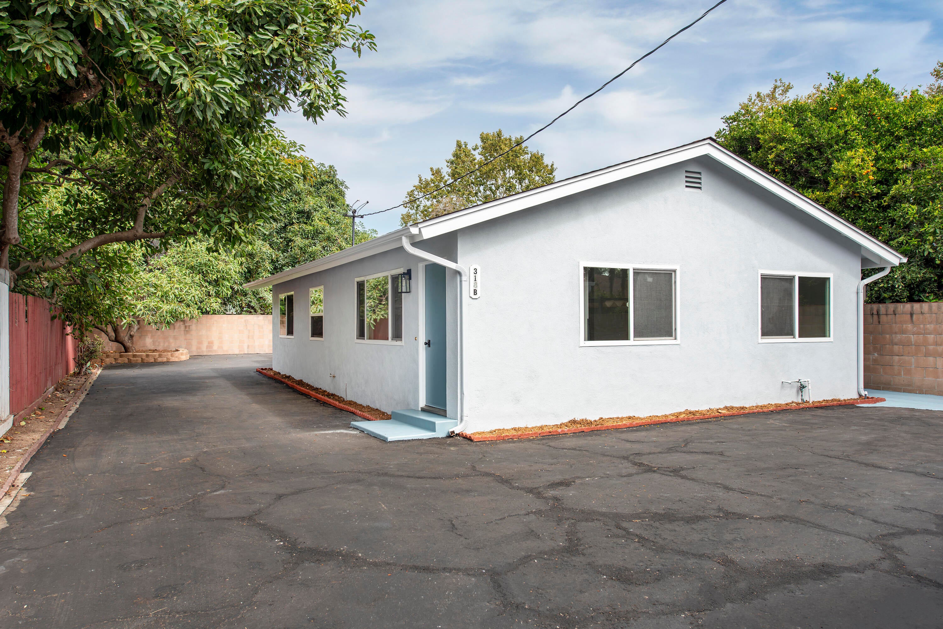 318 W Cota Street