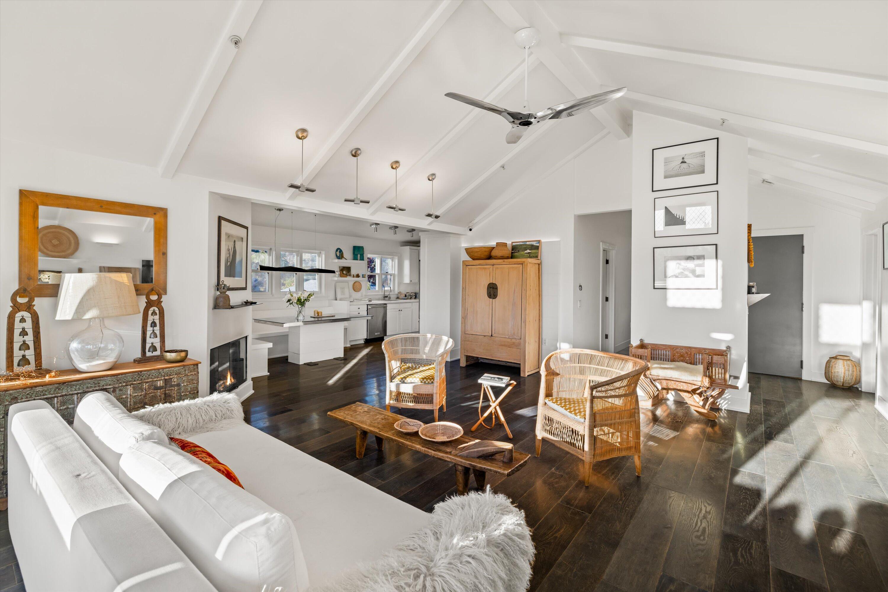 Santa Barbara, California 93101, United States, 2 Bedrooms Bedrooms, ,2 BathroomsBathrooms,Residential,Active,29197