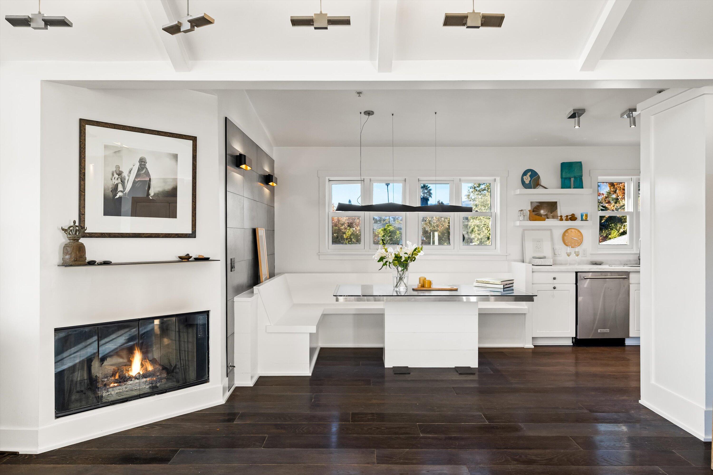 Santa Barbara, California 93101, United States, 2 Bedrooms Bedrooms, ,2 BathroomsBathrooms,Residential,Active,29197