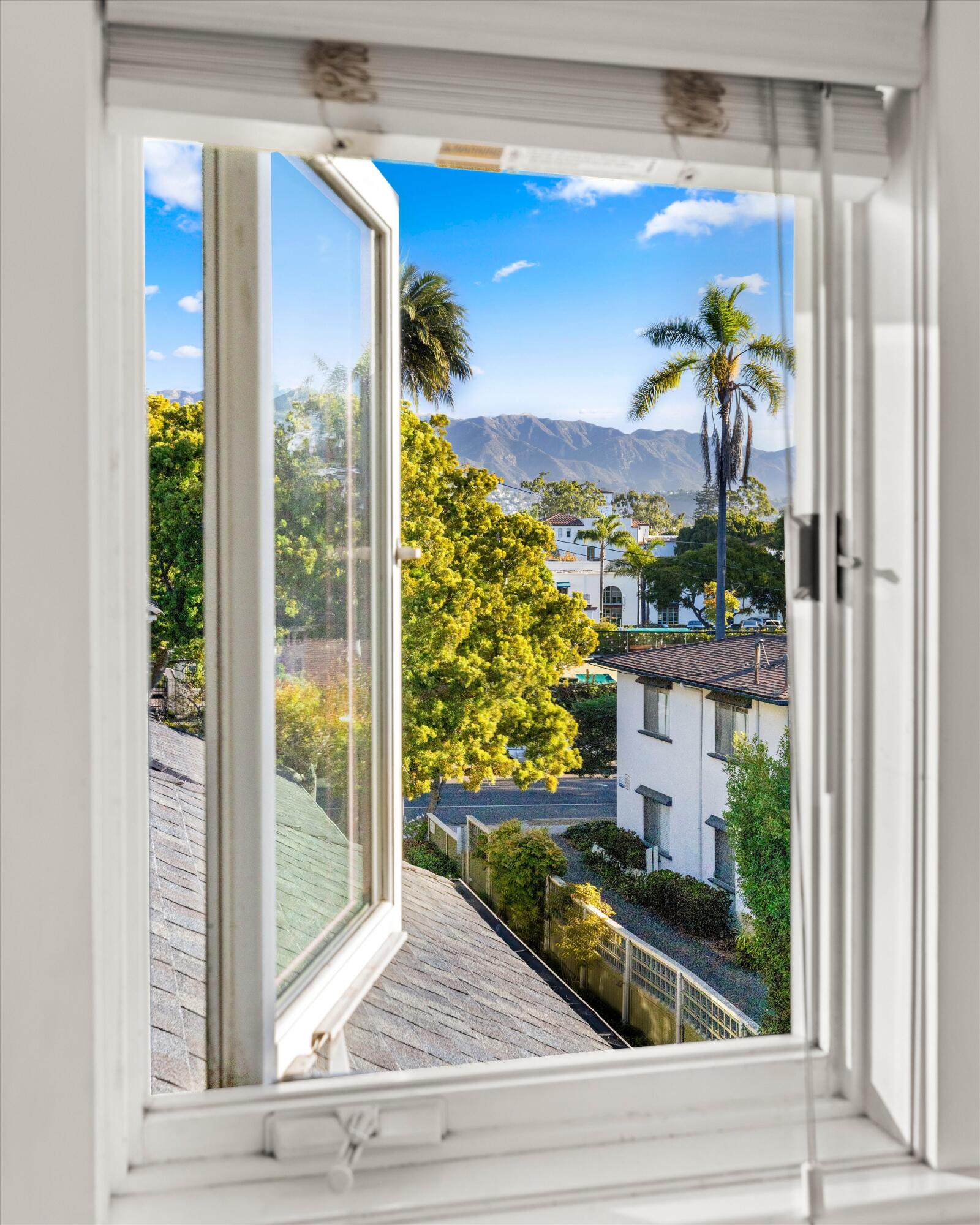 Santa Barbara, California 93101, United States, 2 Bedrooms Bedrooms, ,2 BathroomsBathrooms,Residential,Active,29197