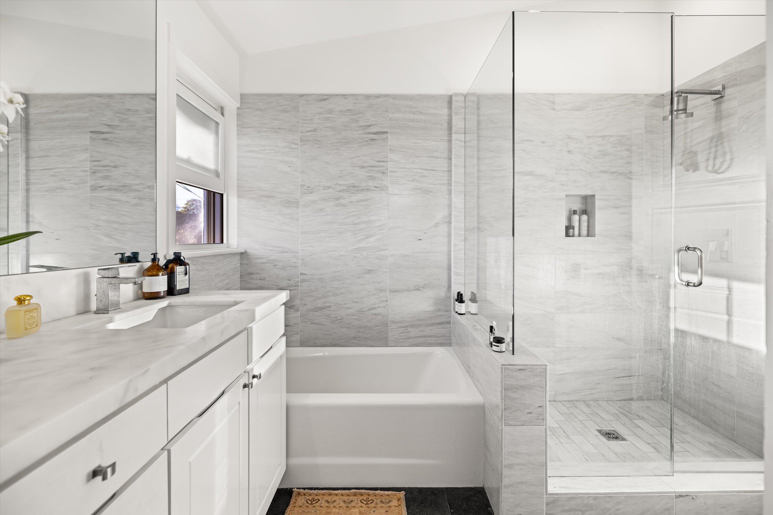 Santa Barbara, California 93101, United States, 2 Bedrooms Bedrooms, ,2 BathroomsBathrooms,Residential,Active,29197