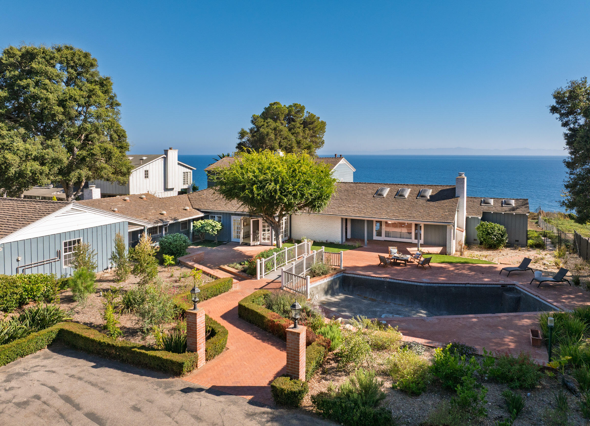 Santa Barbara, California 93110, United States, 5 Bedrooms Bedrooms, ,6 BathroomsBathrooms,Residential,Active,238319