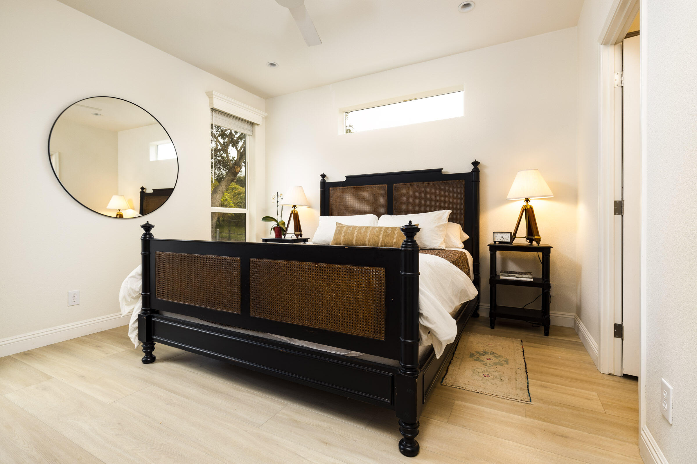 Carpinteria, California 93013, United States, 6 Bedrooms Bedrooms, ,4 BathroomsBathrooms,Residential,Pending,176261