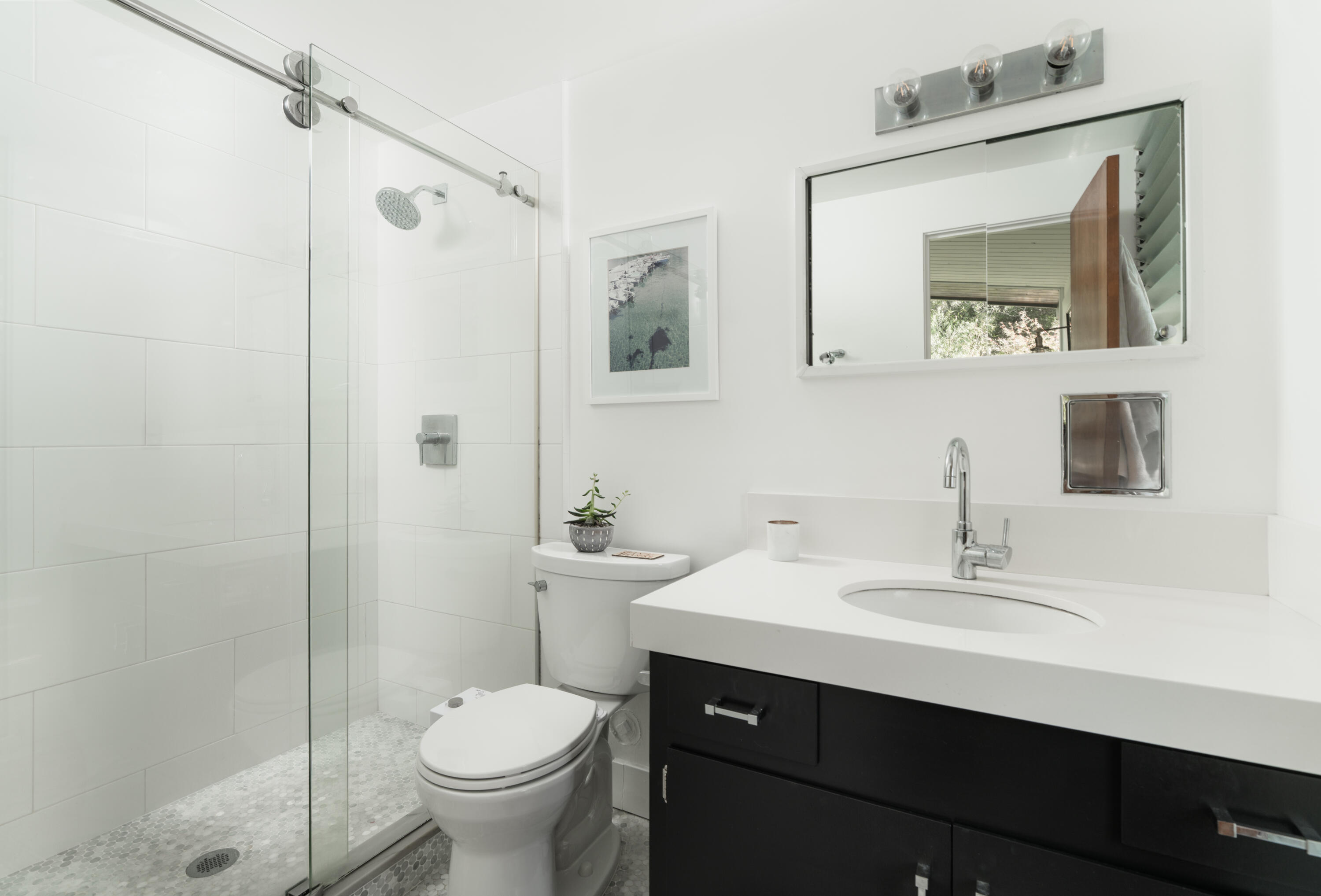 Carpinteria, California 93013, United States, 6 Bedrooms Bedrooms, ,4 BathroomsBathrooms,Residential,Pending,176261