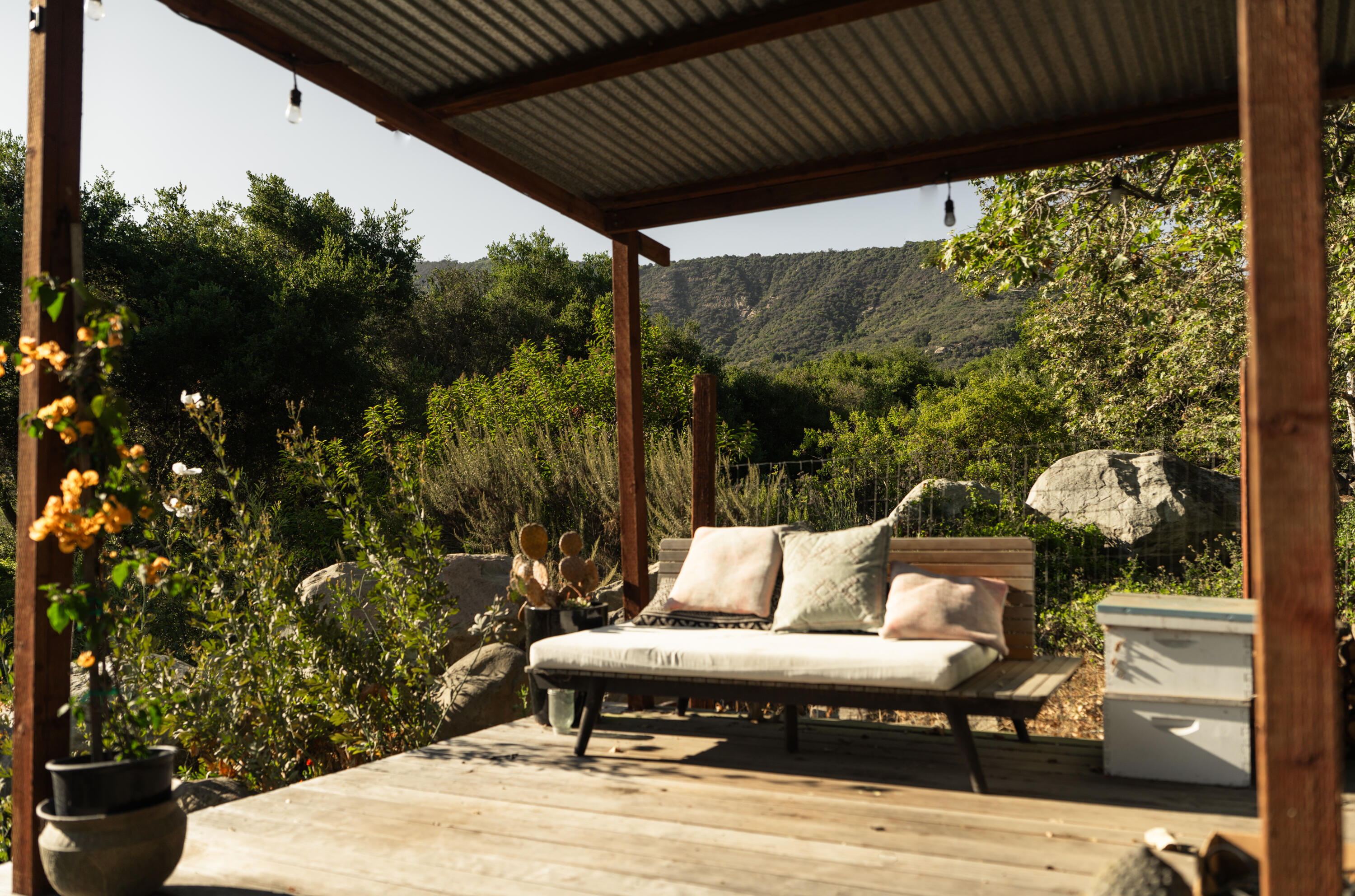 Carpinteria, California 93013, United States, 6 Bedrooms Bedrooms, ,4 BathroomsBathrooms,Residential,Pending,176261