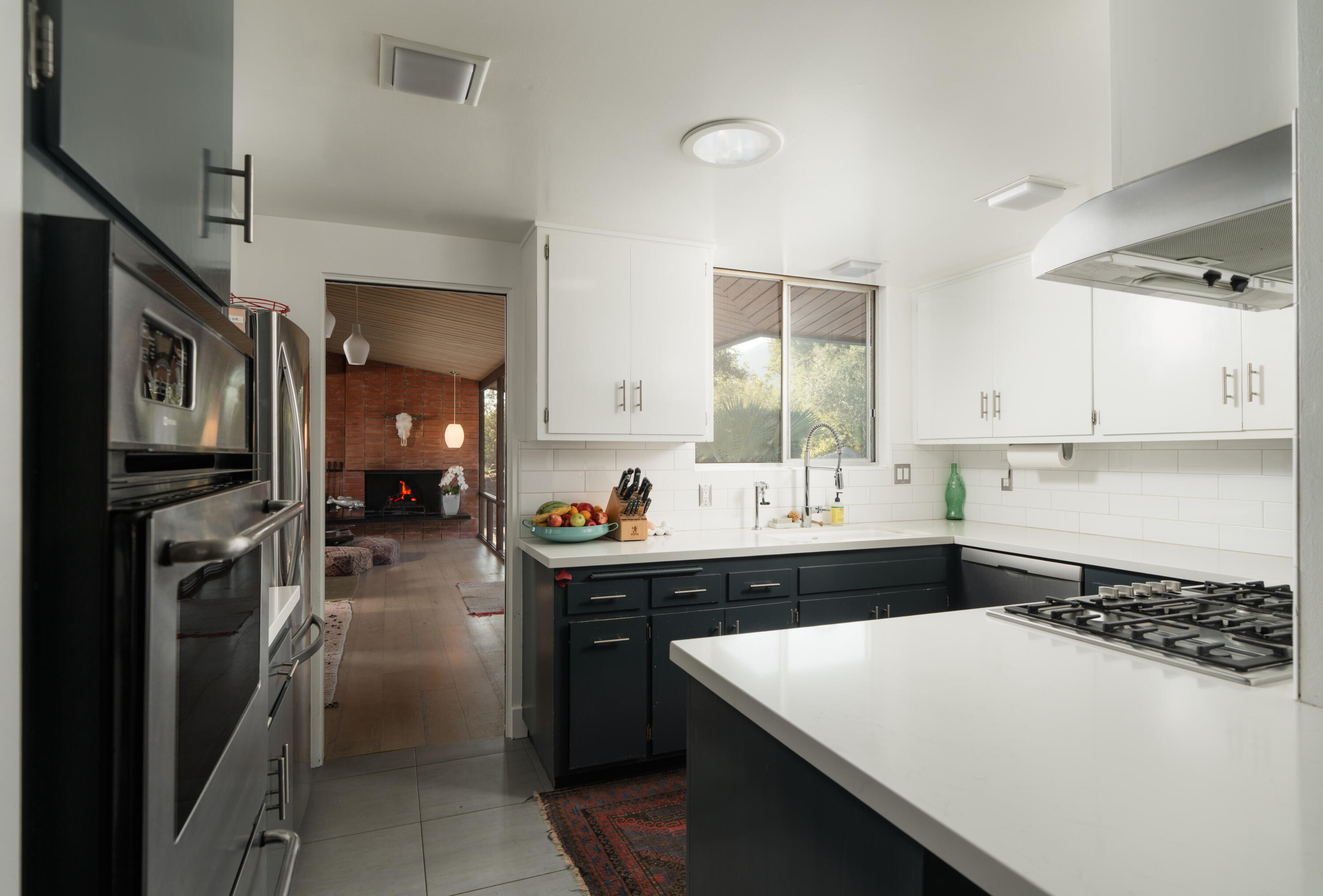 Carpinteria, California 93013, United States, 6 Bedrooms Bedrooms, ,4 BathroomsBathrooms,Residential,Pending,176261