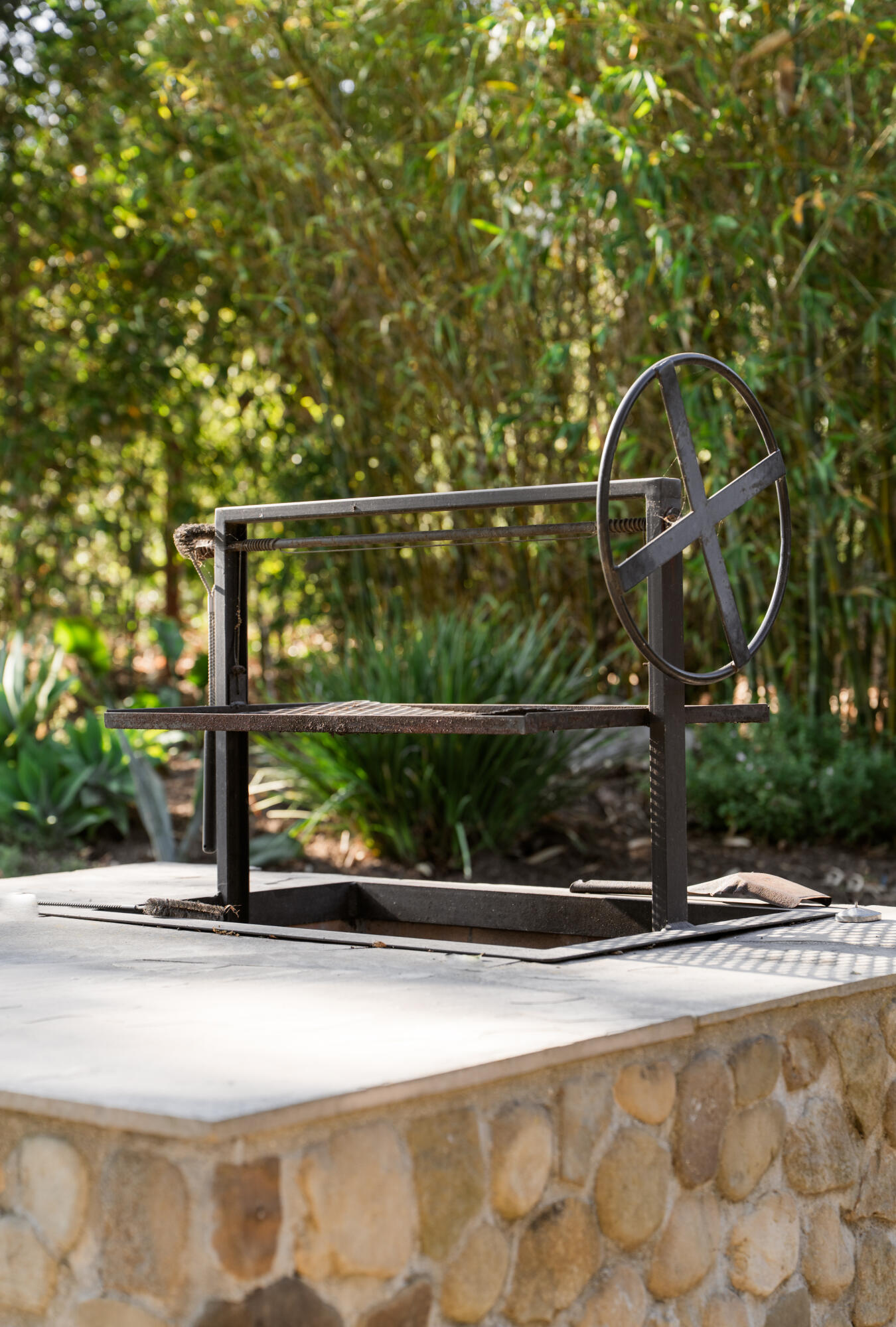 Carpinteria, California 93013, United States, 6 Bedrooms Bedrooms, ,4 BathroomsBathrooms,Residential,Pending,176261