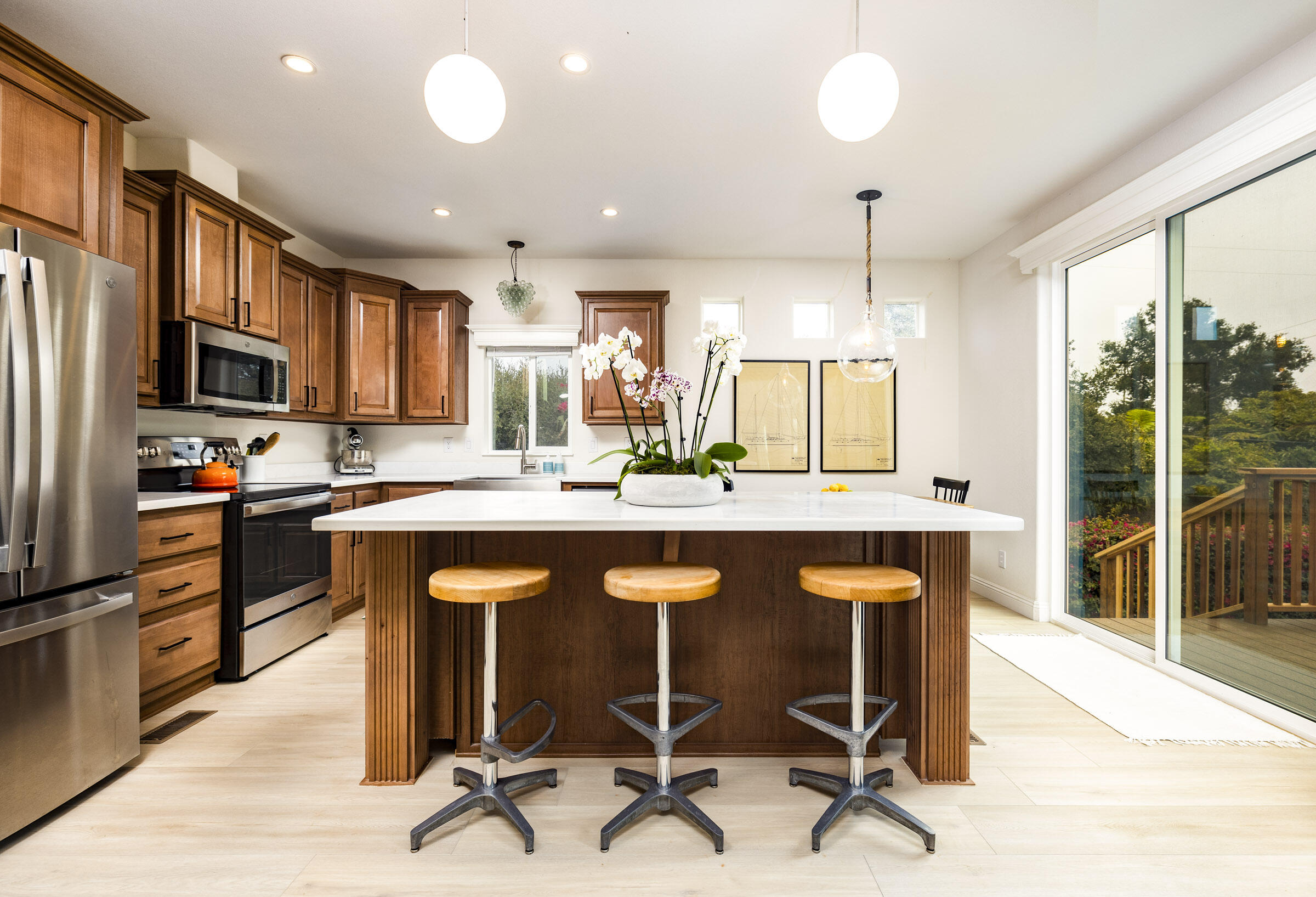 Carpinteria, California 93013, United States, 6 Bedrooms Bedrooms, ,4 BathroomsBathrooms,Residential,Pending,176261