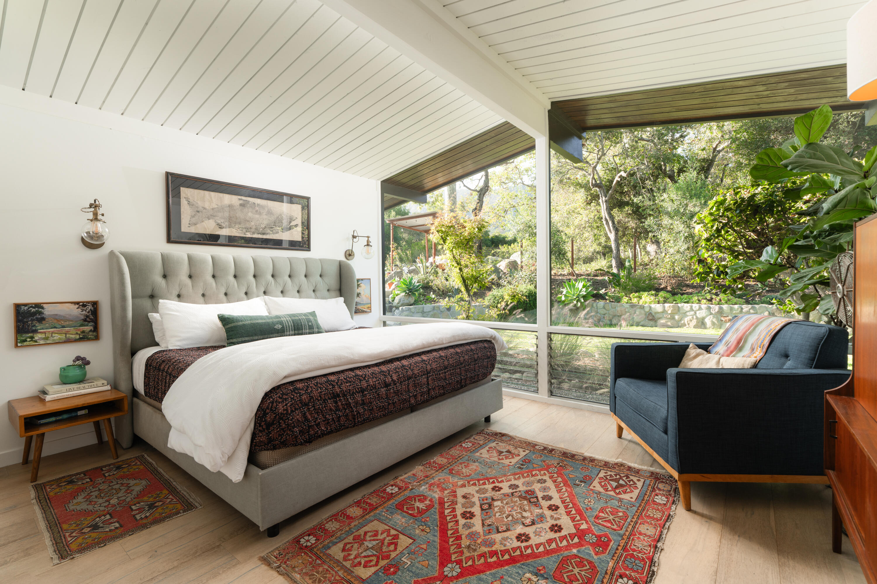 Carpinteria, California 93013, United States, 6 Bedrooms Bedrooms, ,4 BathroomsBathrooms,Residential,Pending,176261