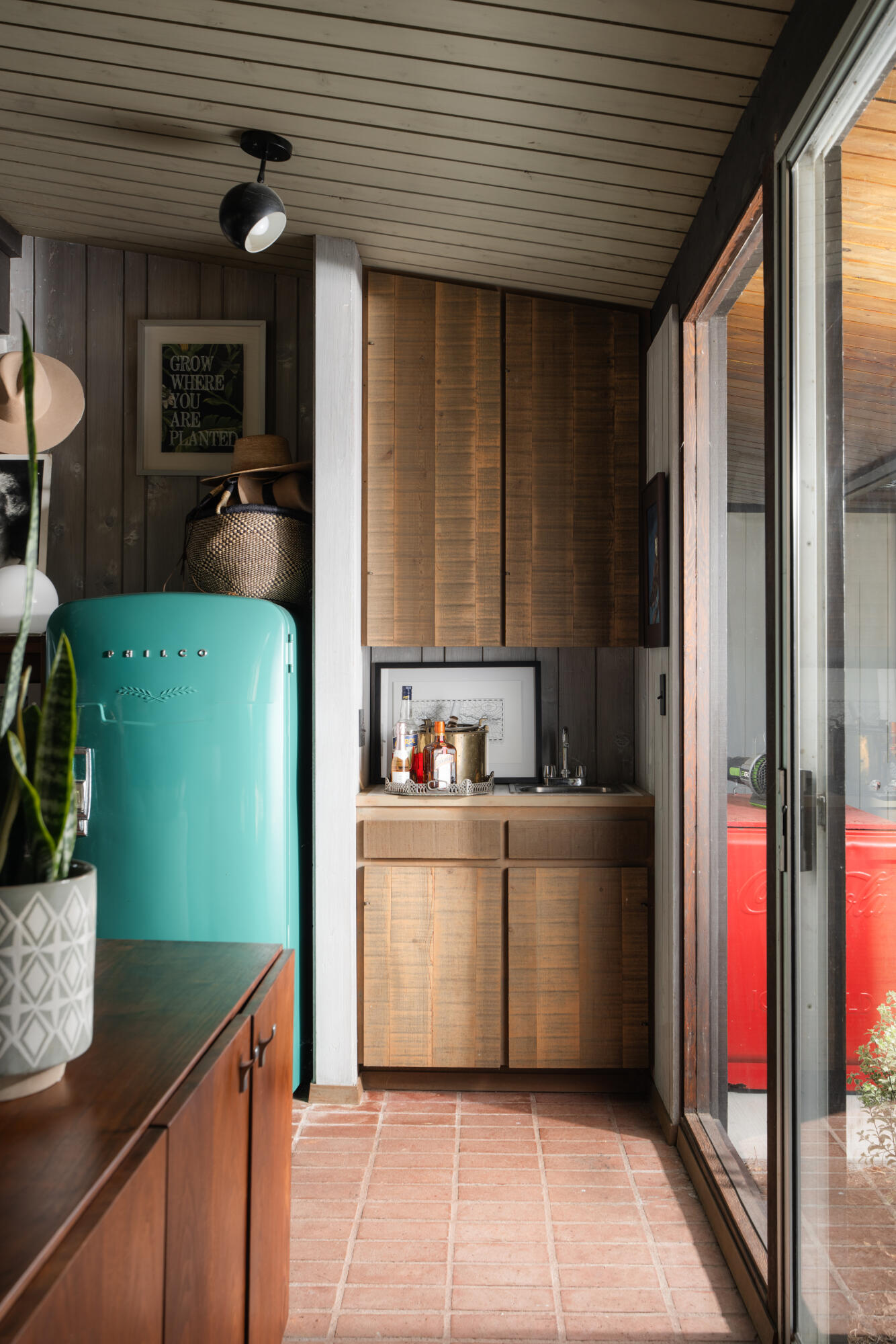 Carpinteria, California 93013, United States, 6 Bedrooms Bedrooms, ,4 BathroomsBathrooms,Residential,Pending,176261