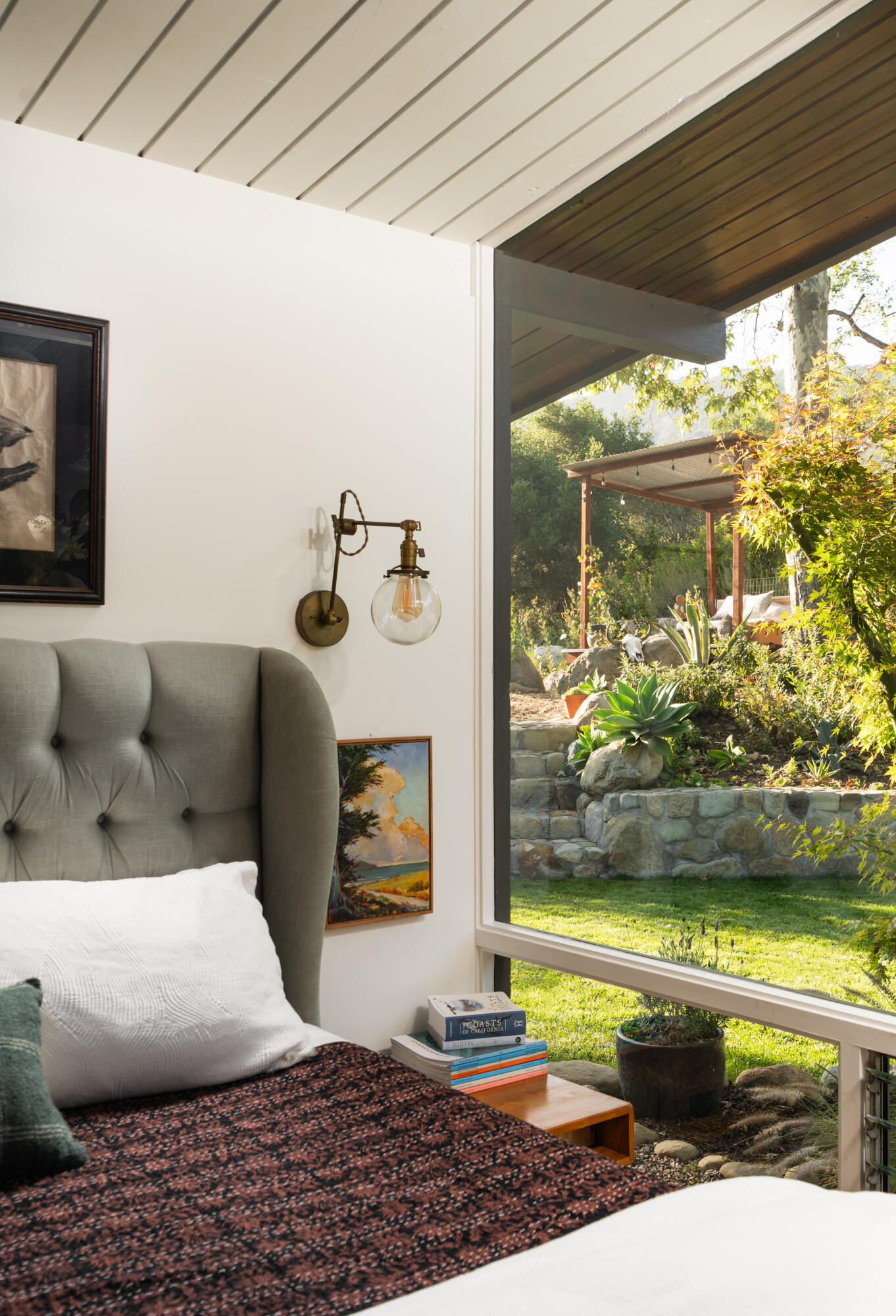 Carpinteria, California 93013, United States, 6 Bedrooms Bedrooms, ,4 BathroomsBathrooms,Residential,Pending,176261