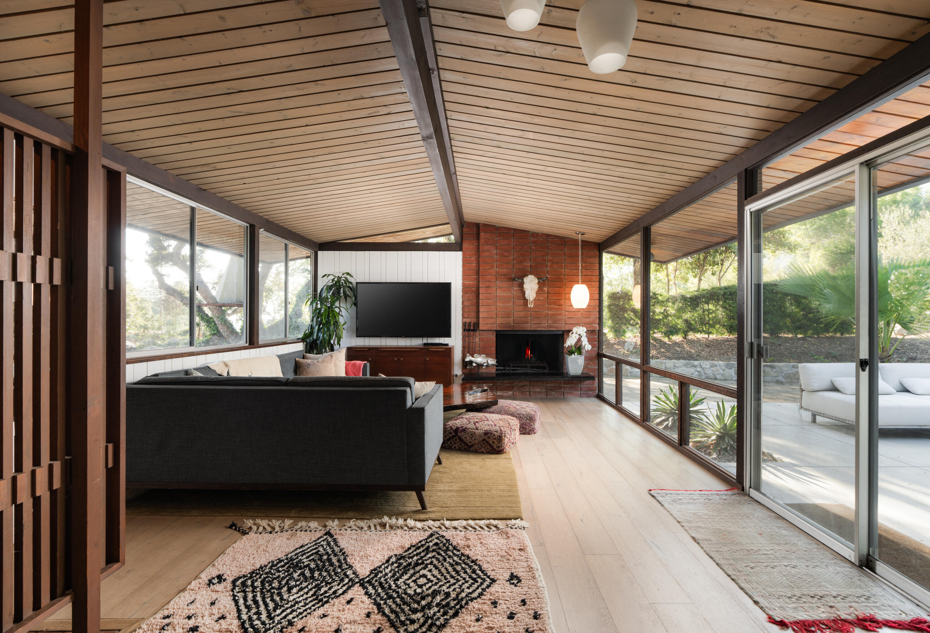 Carpinteria, California 93013, United States, 6 Bedrooms Bedrooms, ,4 BathroomsBathrooms,Residential,Pending,176261