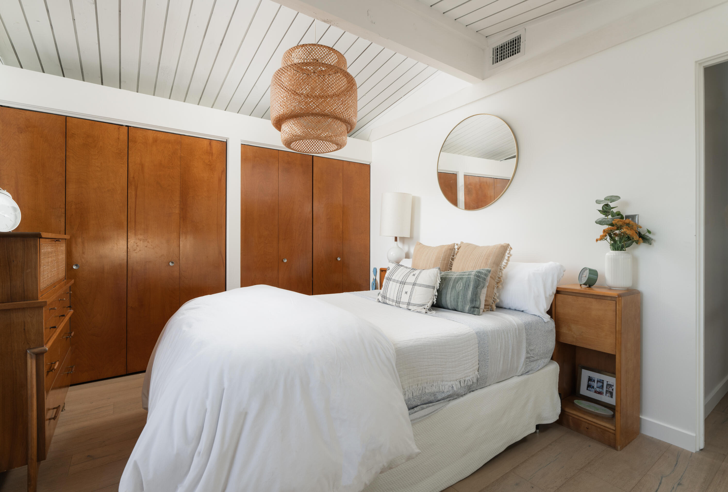 Carpinteria, California 93013, United States, 6 Bedrooms Bedrooms, ,4 BathroomsBathrooms,Residential,Pending,176261