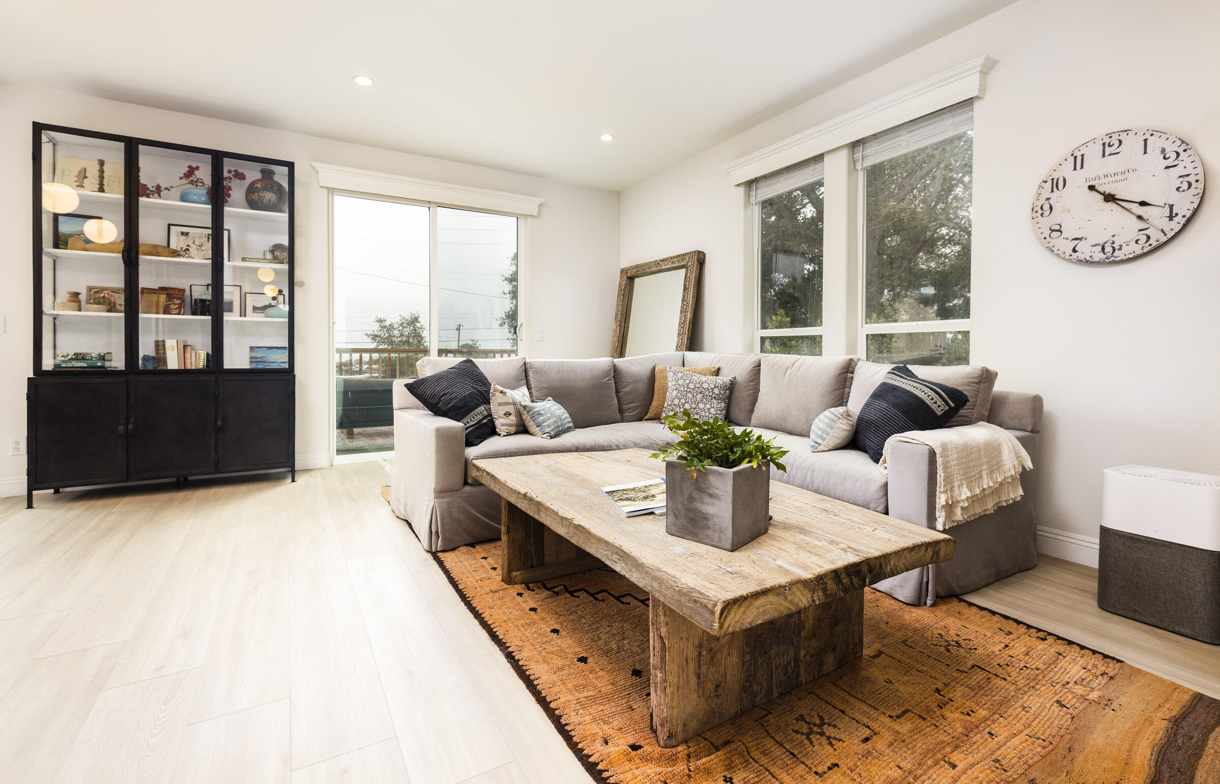 Carpinteria, California 93013, United States, 6 Bedrooms Bedrooms, ,4 BathroomsBathrooms,Residential,Pending,176261