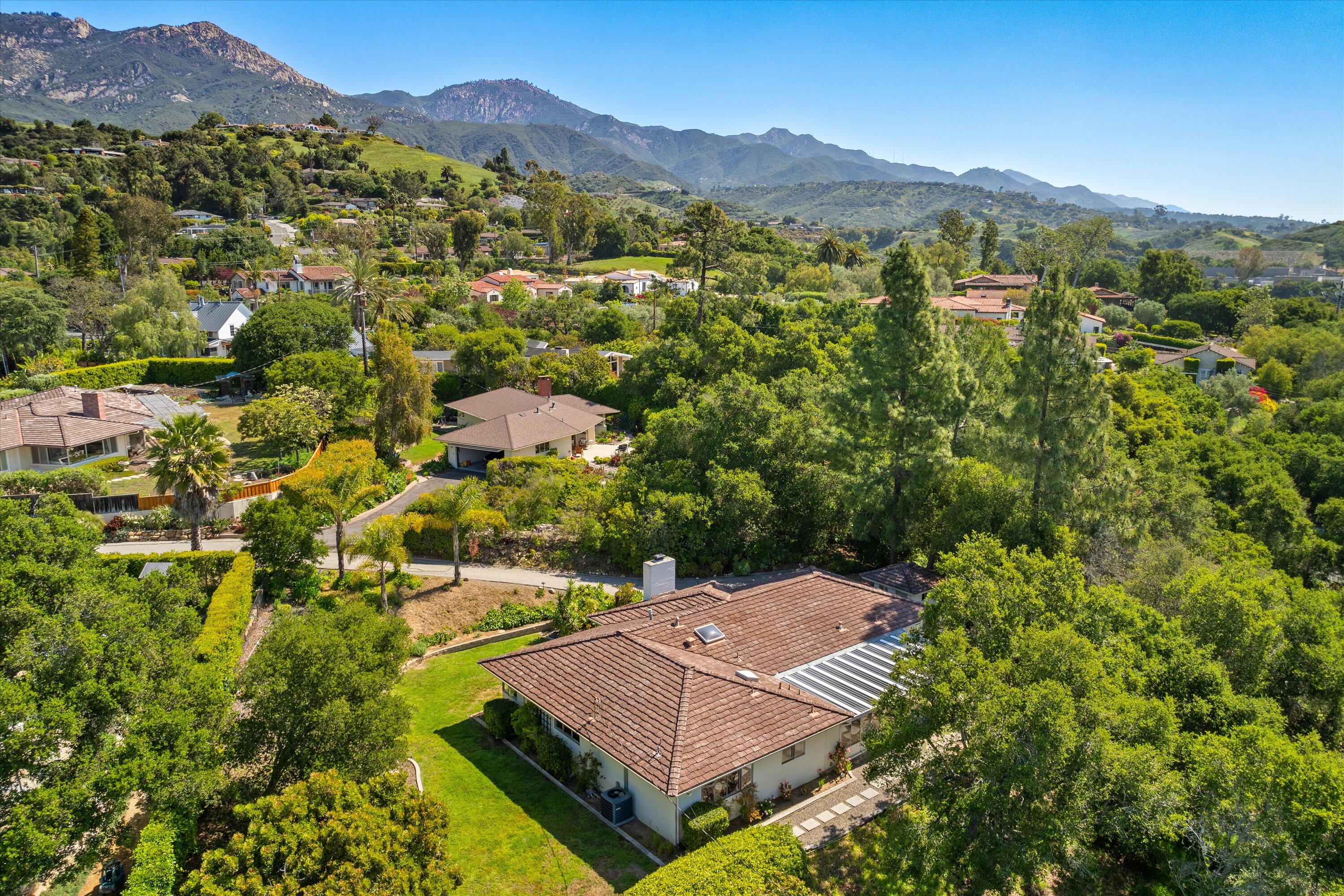 Santa Barbara, California 93105, United States, 3 Bedrooms Bedrooms, ,2 BathroomsBathrooms,Residential,Pending,121170