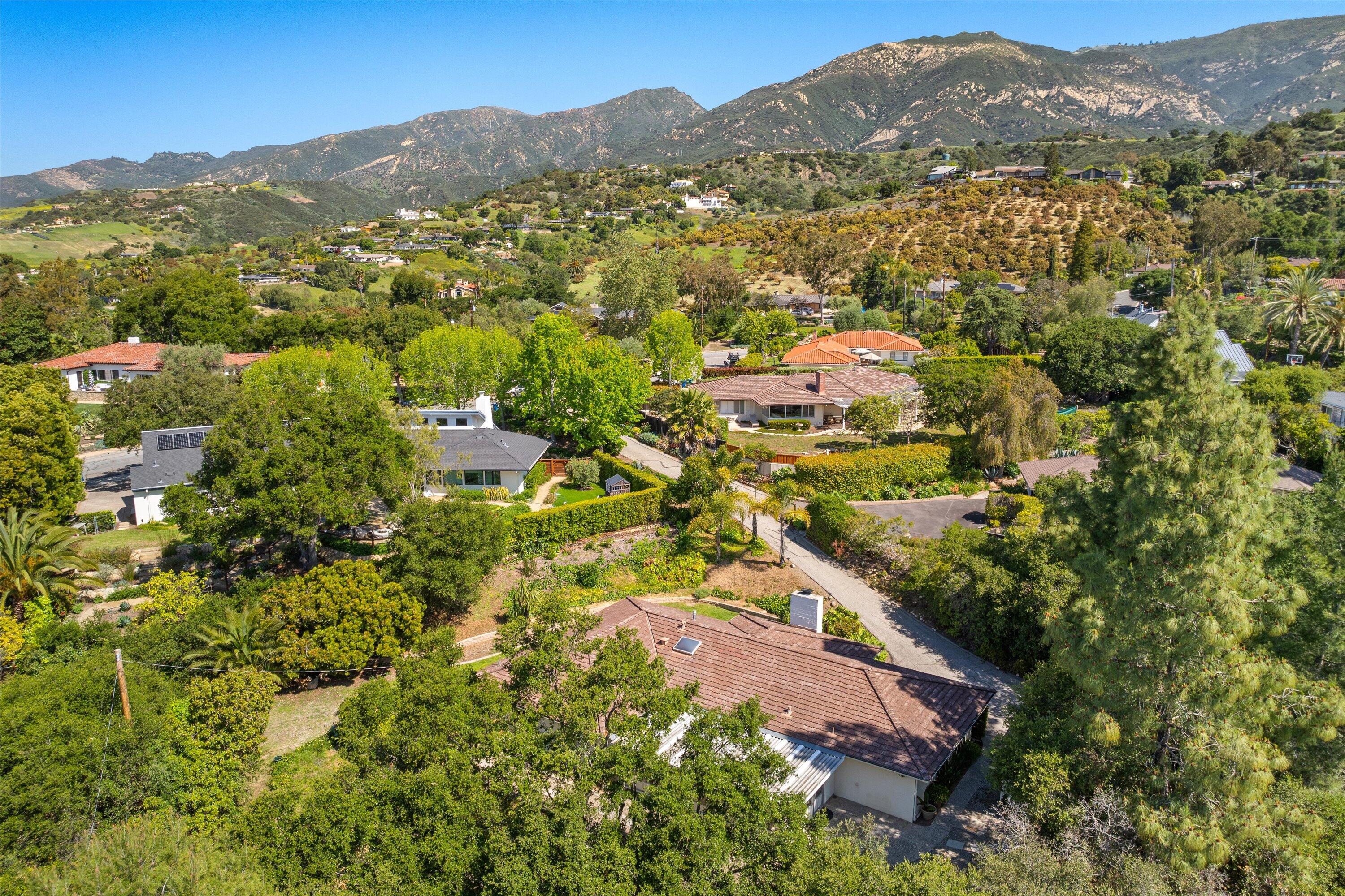 Santa Barbara, California 93105, United States, 3 Bedrooms Bedrooms, ,2 BathroomsBathrooms,Residential,Pending,121170