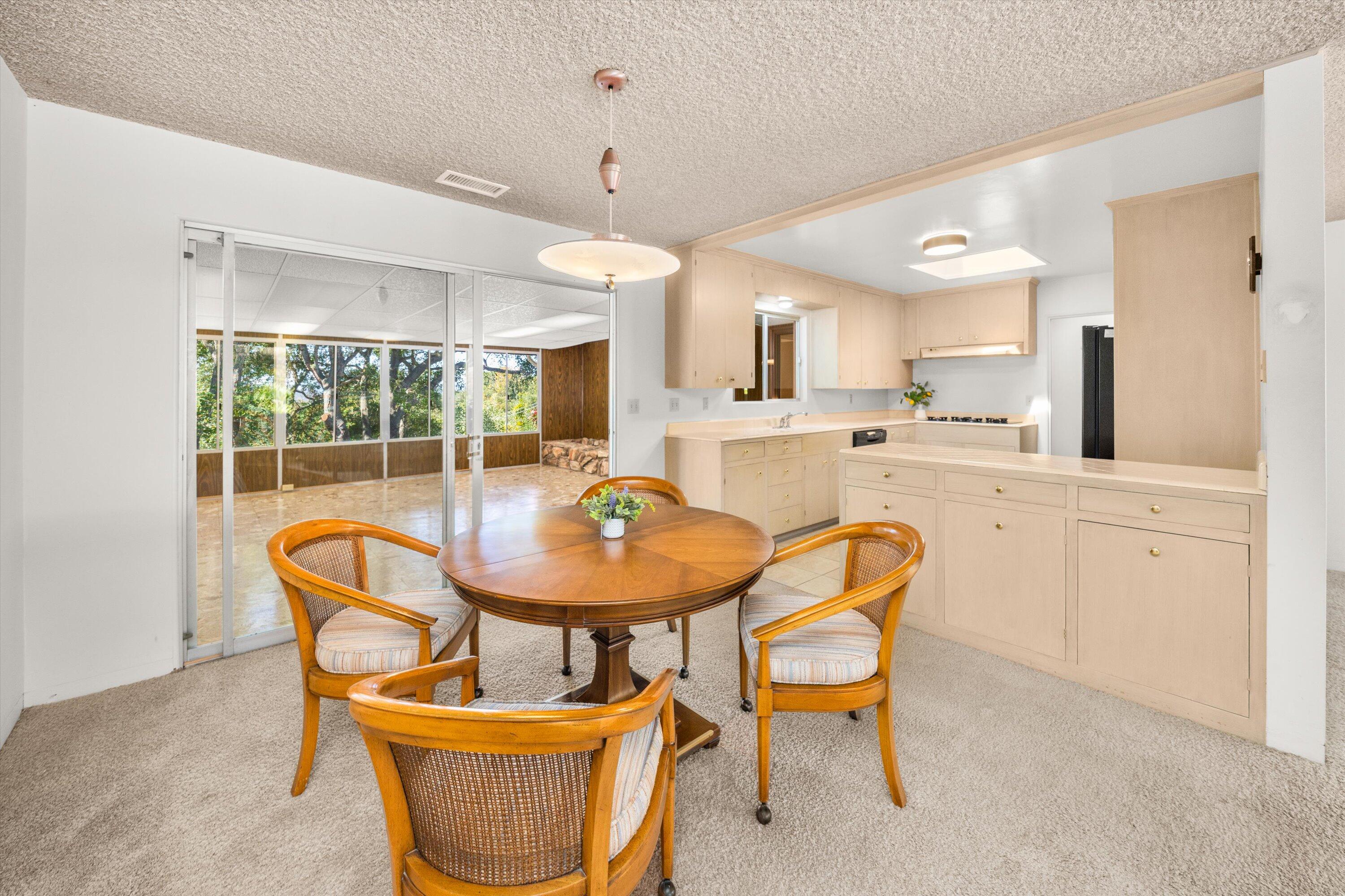 Santa Barbara, California 93105, United States, 3 Bedrooms Bedrooms, ,2 BathroomsBathrooms,Residential,Pending,121170