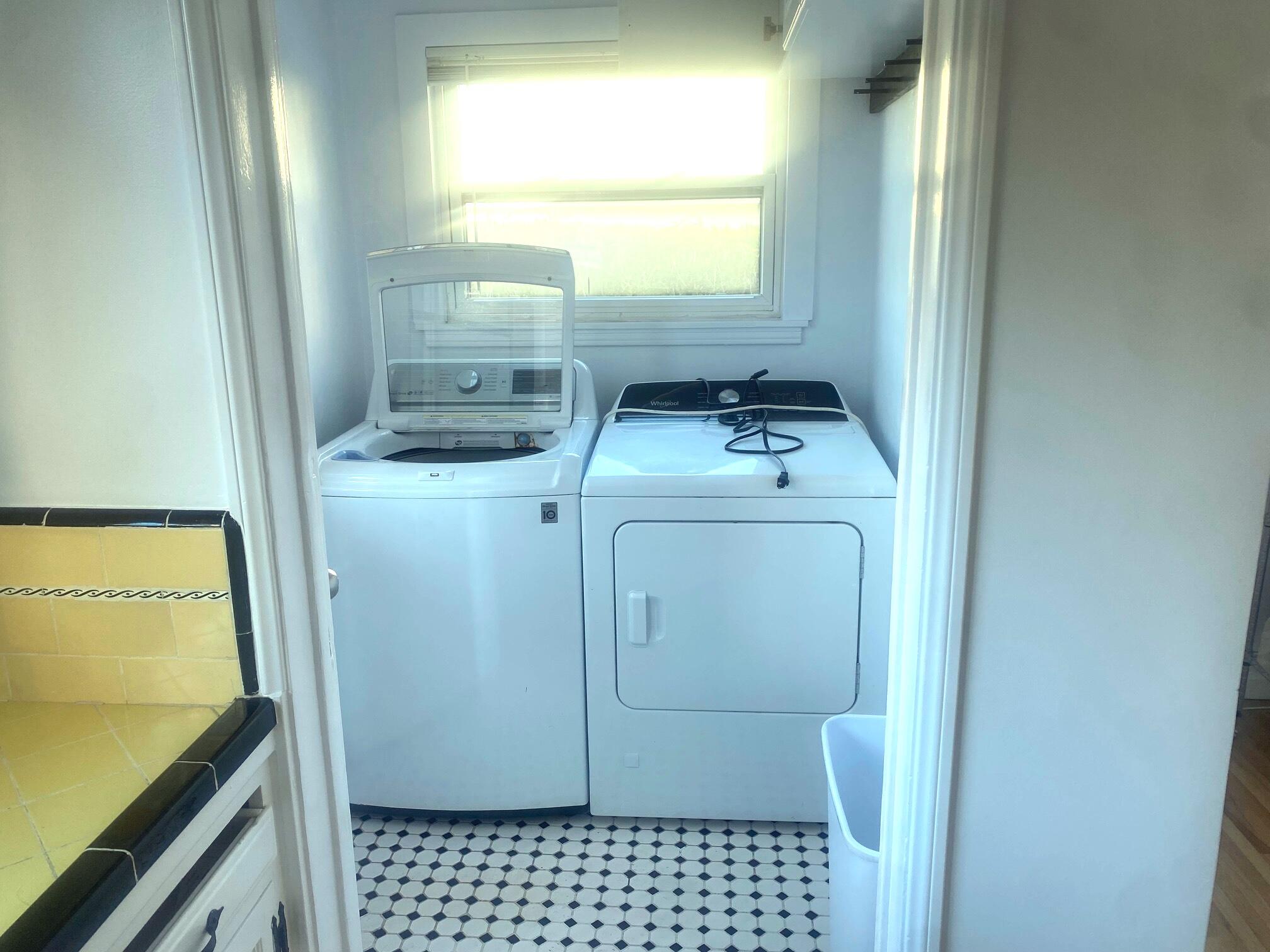 Santa Barbara, California 93105, United States, 3 Bedrooms Bedrooms, ,2 BathroomsBathrooms,Residential,Active,249490