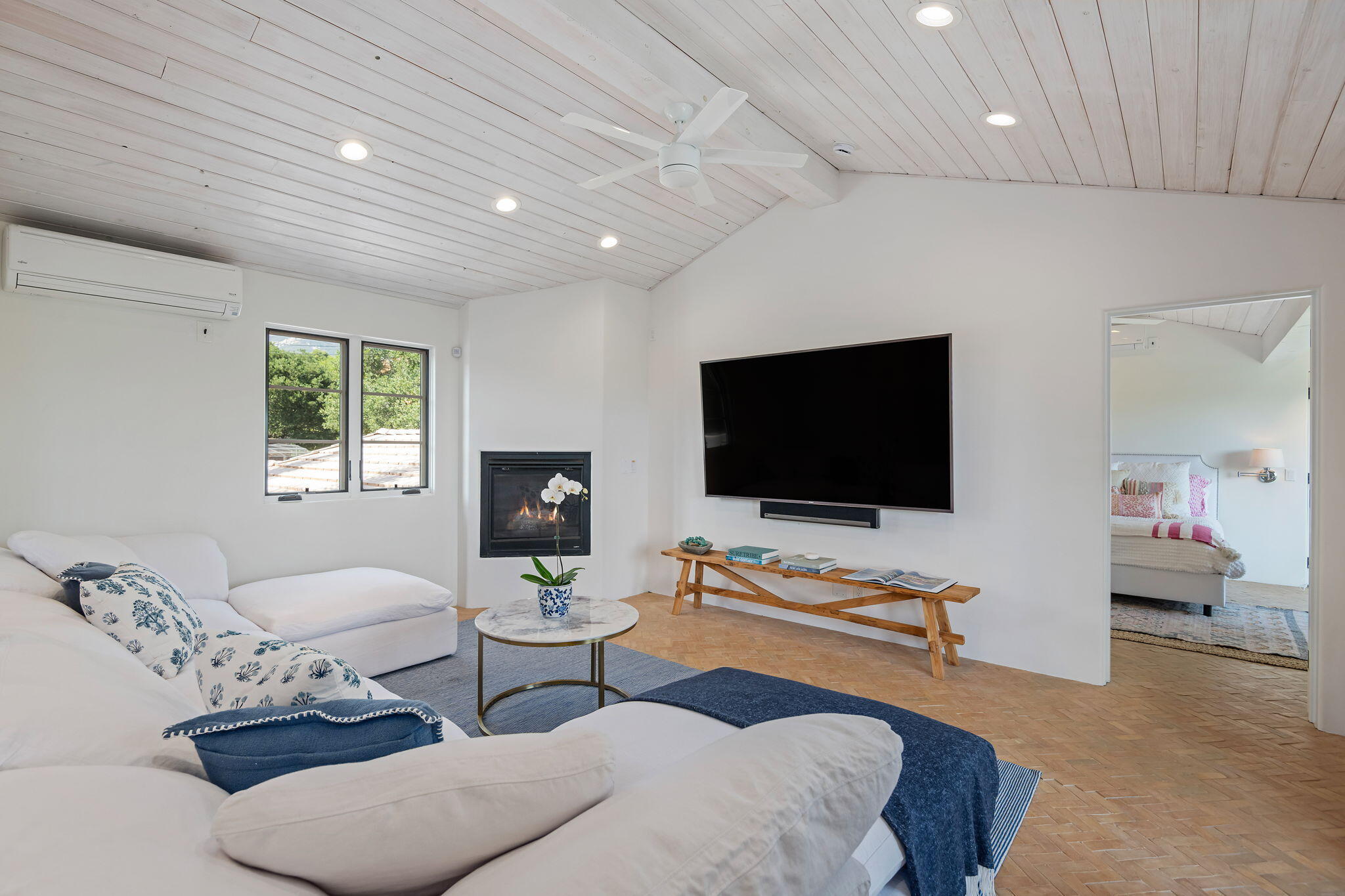 Santa Barbara, California 93105, United States, 4 Bedrooms Bedrooms, ,5 BathroomsBathrooms,Residential,Active,160092