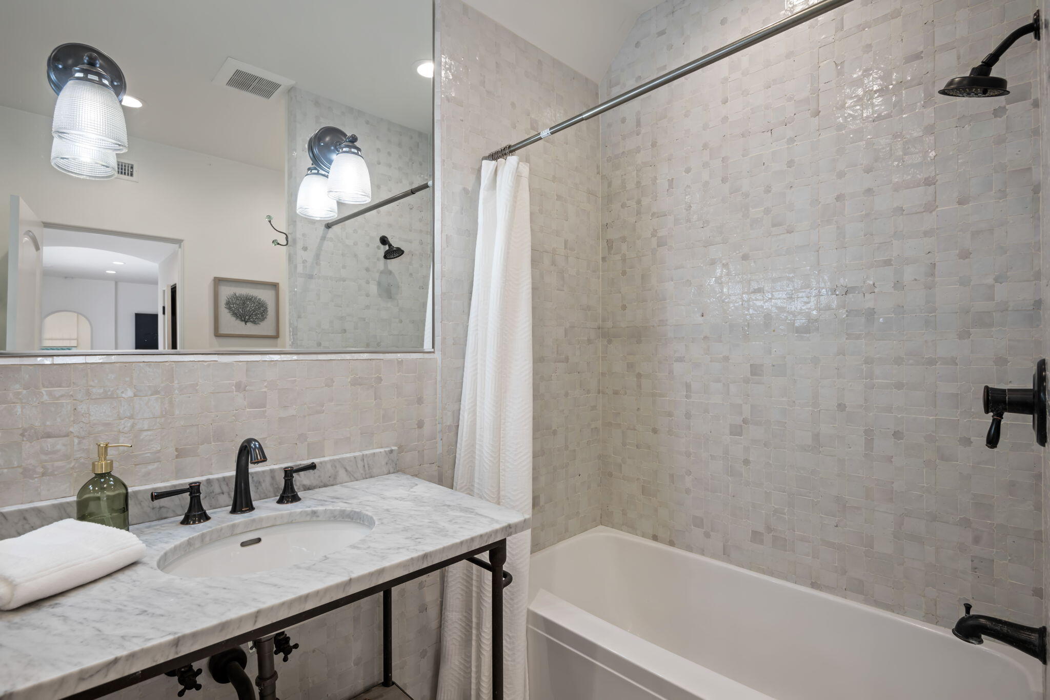 Santa Barbara, California 93105, United States, 4 Bedrooms Bedrooms, ,5 BathroomsBathrooms,Residential,Active,160092