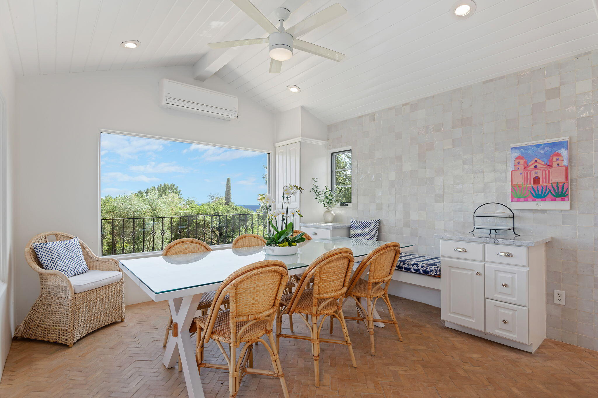 Santa Barbara, California 93105, United States, 4 Bedrooms Bedrooms, ,5 BathroomsBathrooms,Residential,Active,160092