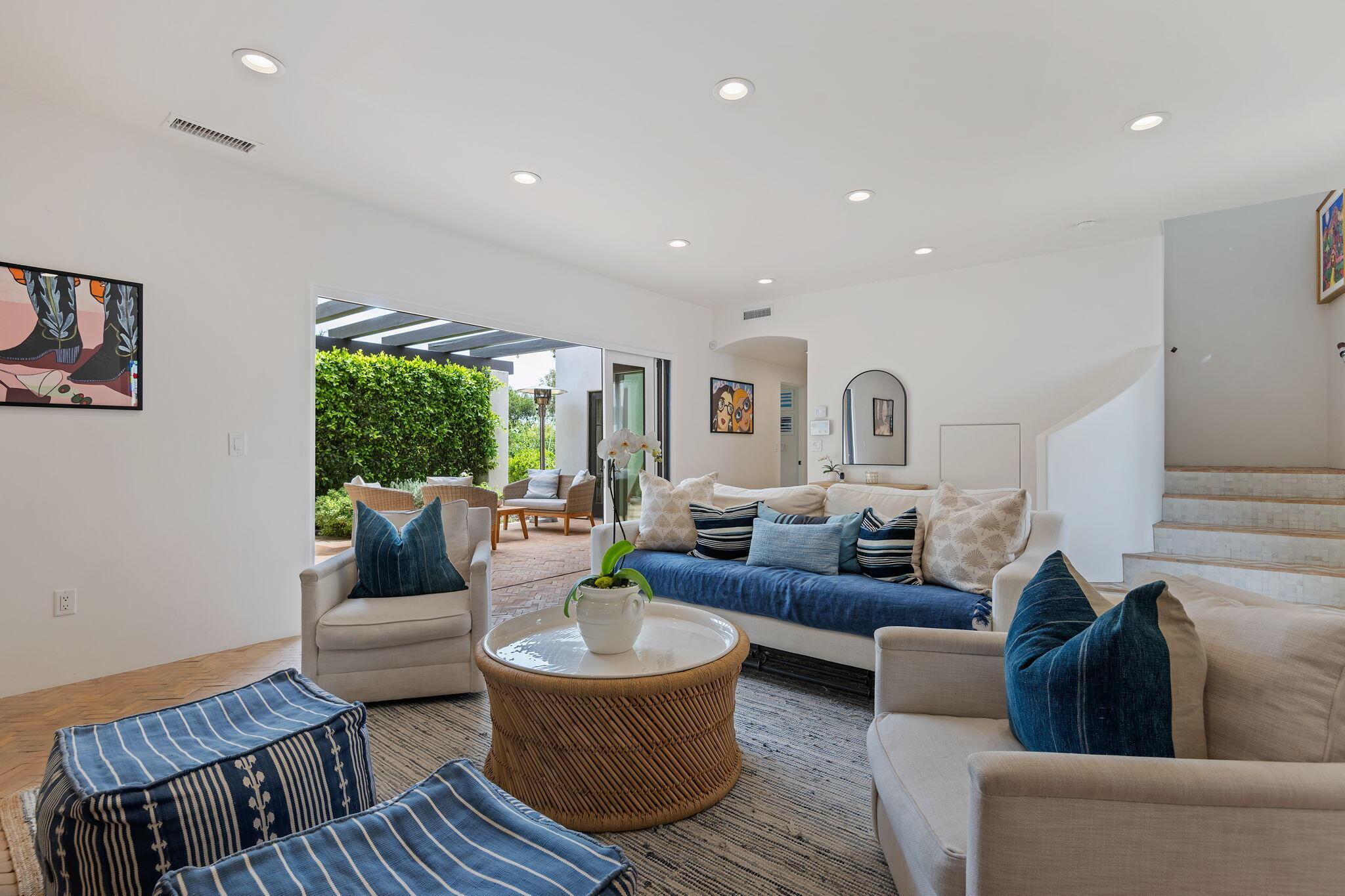 Santa Barbara, California 93105, United States, 4 Bedrooms Bedrooms, ,5 BathroomsBathrooms,Residential,Active,160092