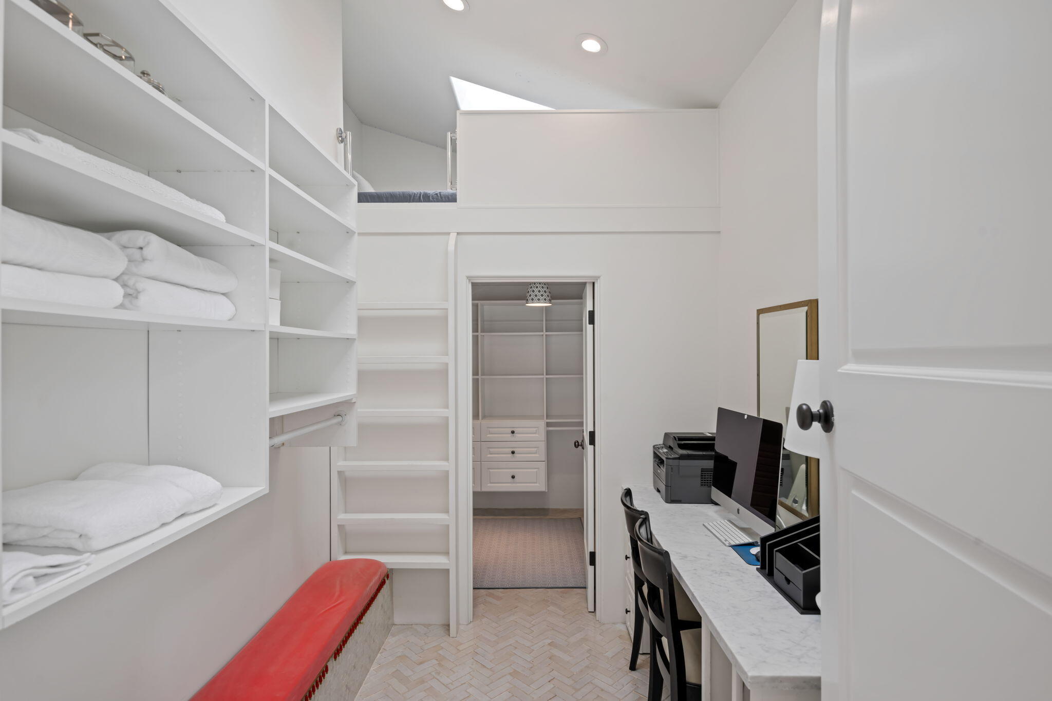 Santa Barbara, California 93105, United States, 4 Bedrooms Bedrooms, ,5 BathroomsBathrooms,Residential,Active,160092