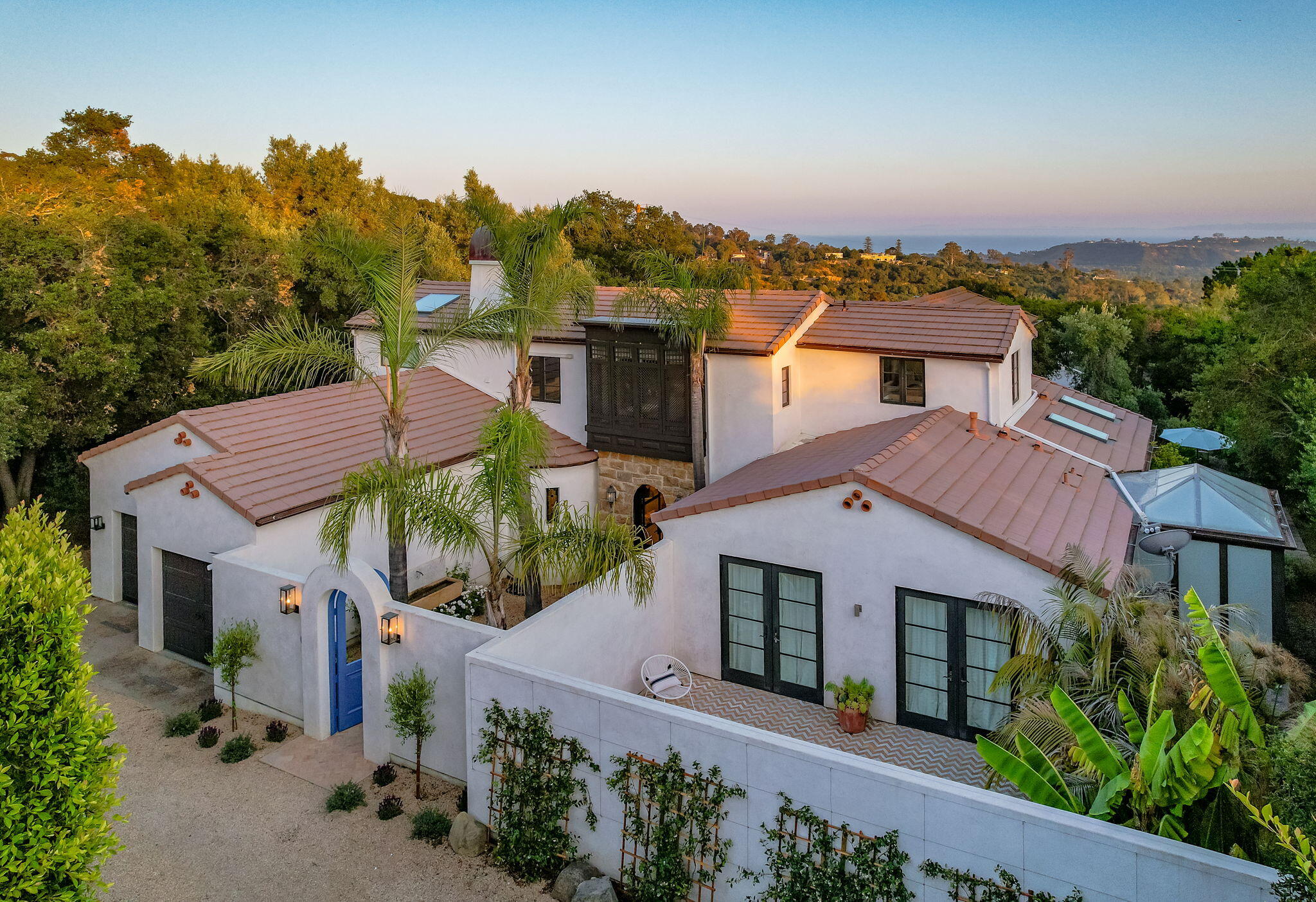 Santa Barbara, California 93105, United States, 4 Bedrooms Bedrooms, ,5 BathroomsBathrooms,Residential,Active,160092