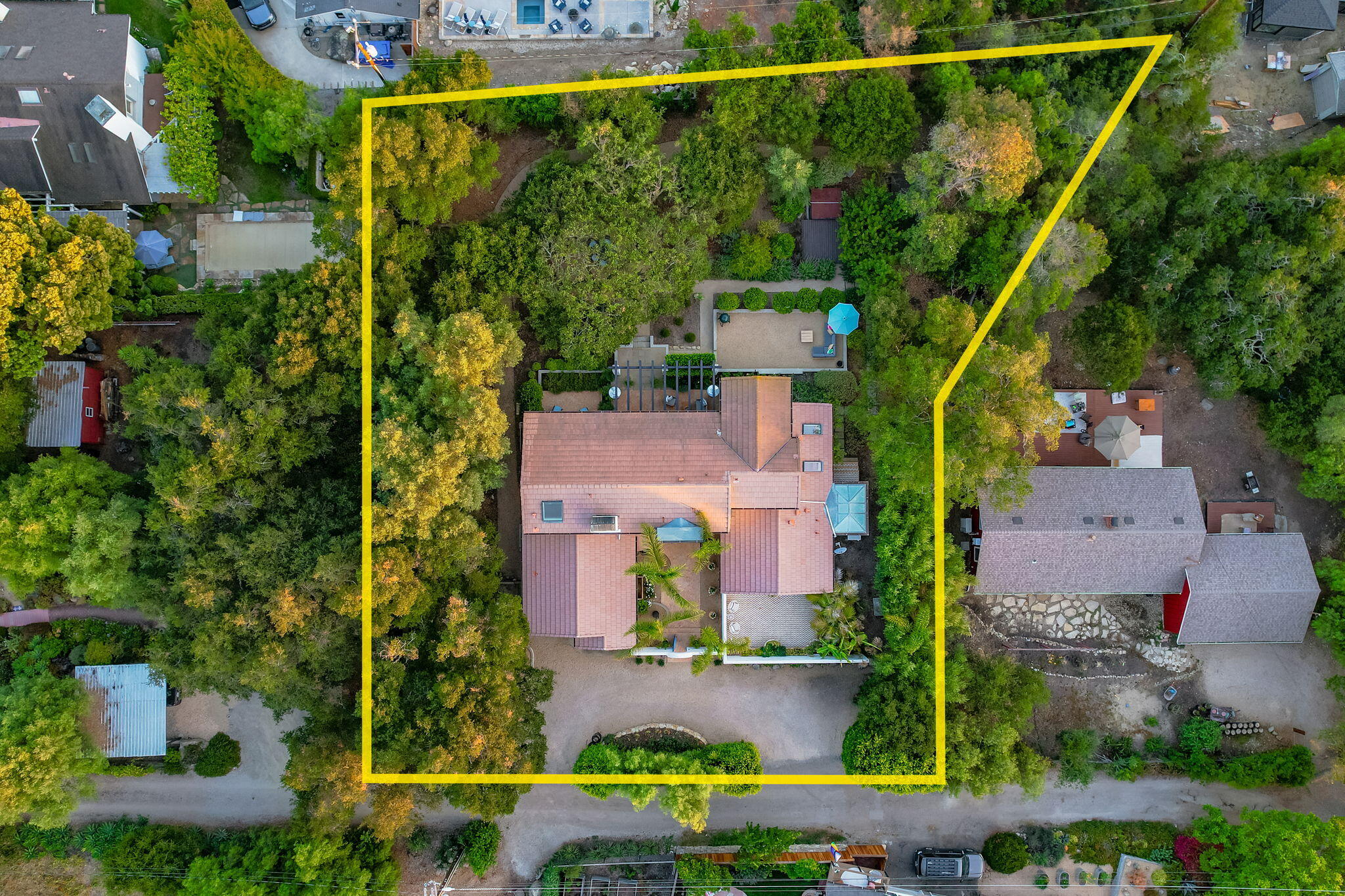 Santa Barbara, California 93105, United States, 4 Bedrooms Bedrooms, ,5 BathroomsBathrooms,Residential,Active,160092