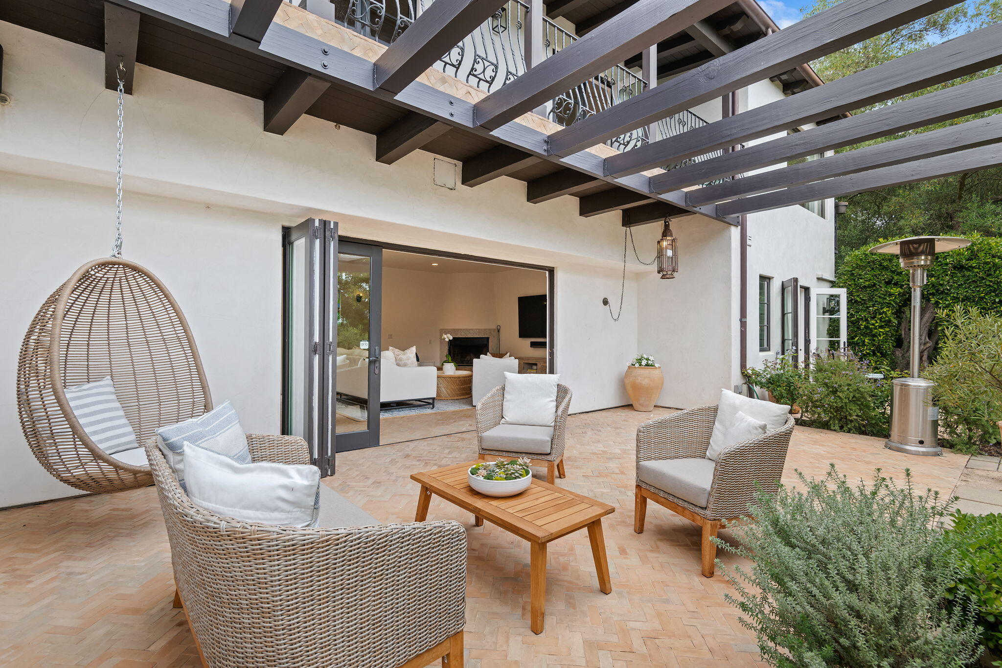 Santa Barbara, California 93105, United States, 4 Bedrooms Bedrooms, ,5 BathroomsBathrooms,Residential,Active,160092