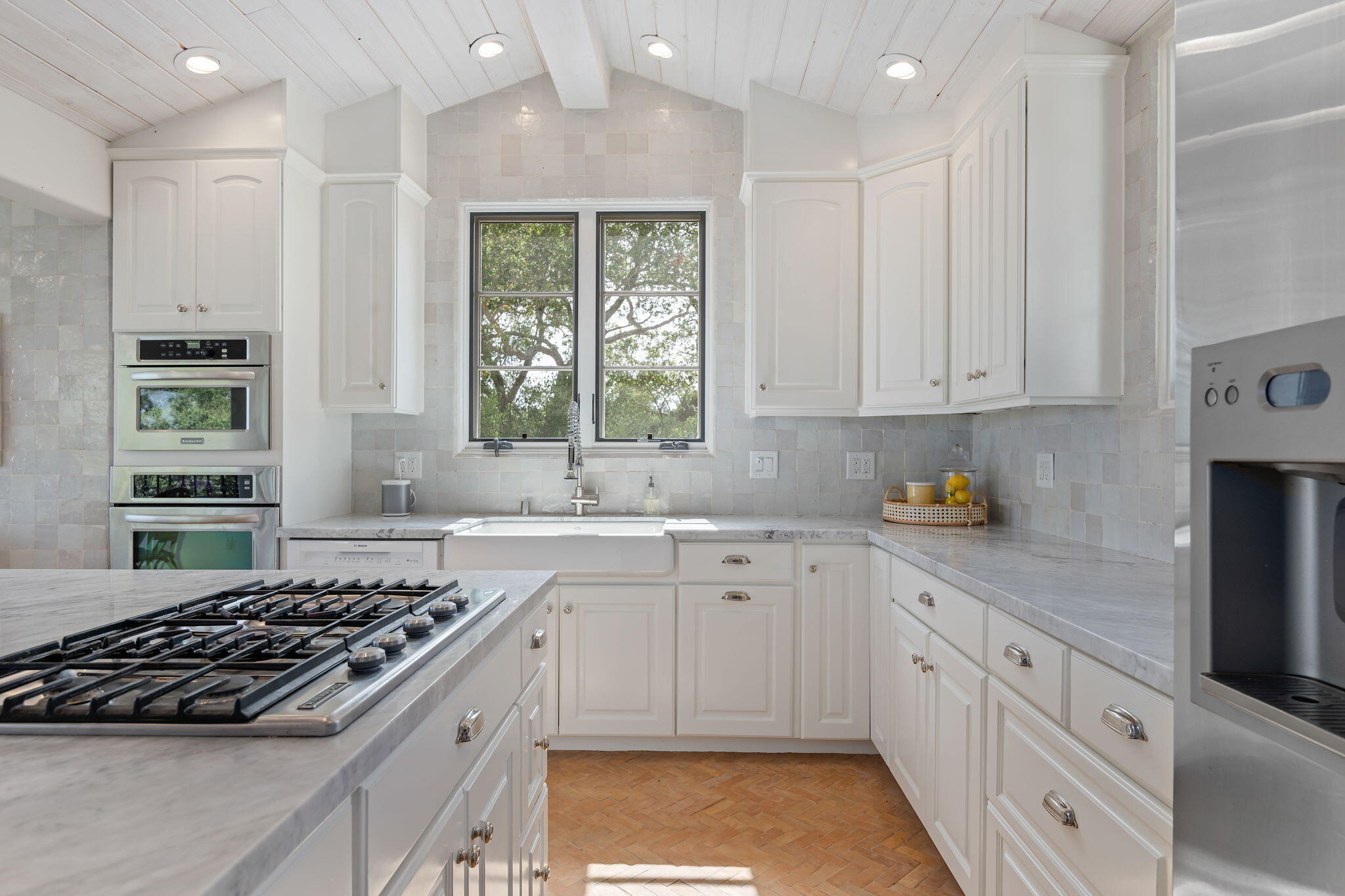 Santa Barbara, California 93105, United States, 4 Bedrooms Bedrooms, ,5 BathroomsBathrooms,Residential,Active,160092