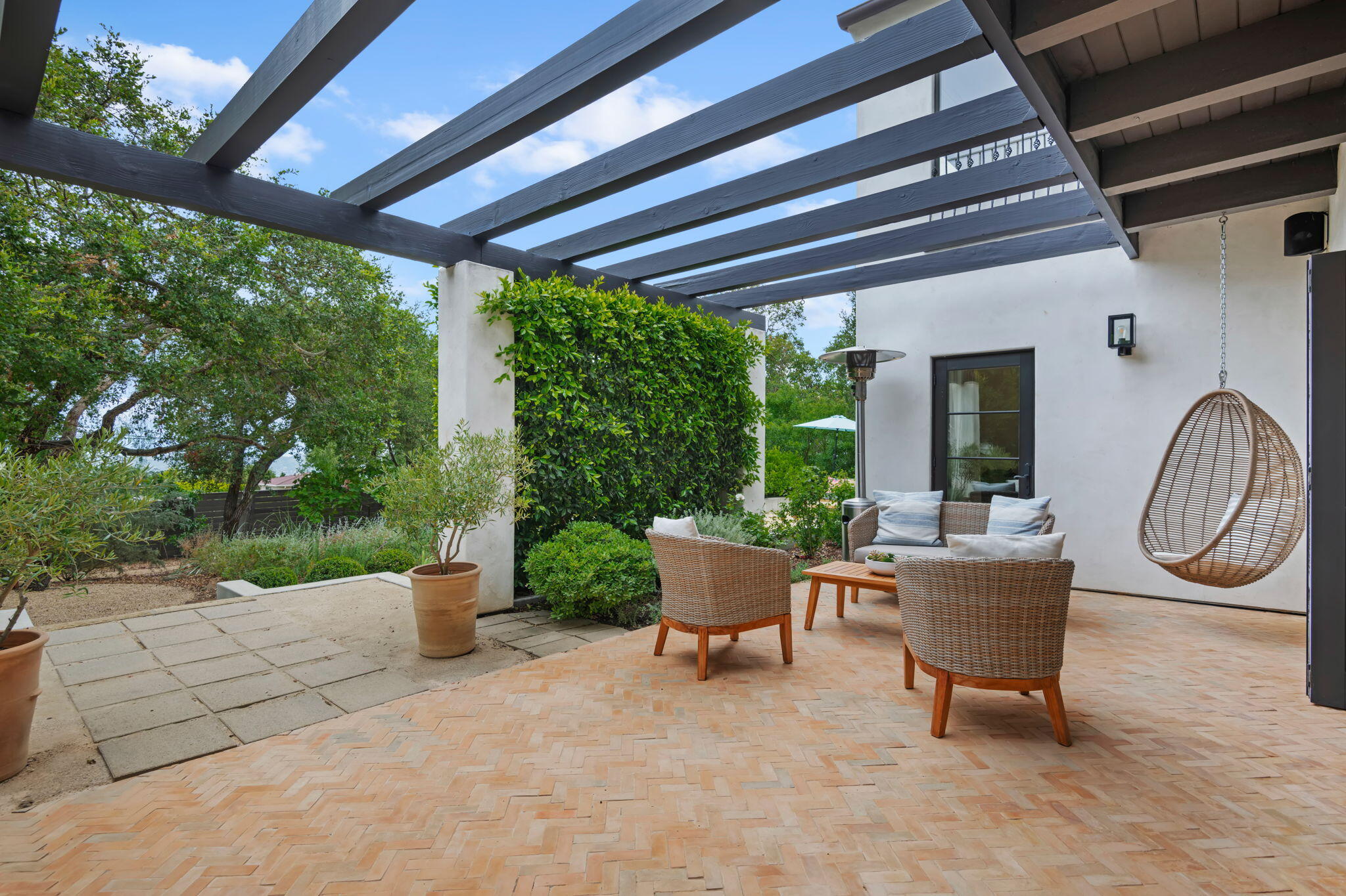 Santa Barbara, California 93105, United States, 4 Bedrooms Bedrooms, ,5 BathroomsBathrooms,Residential,Active,160092