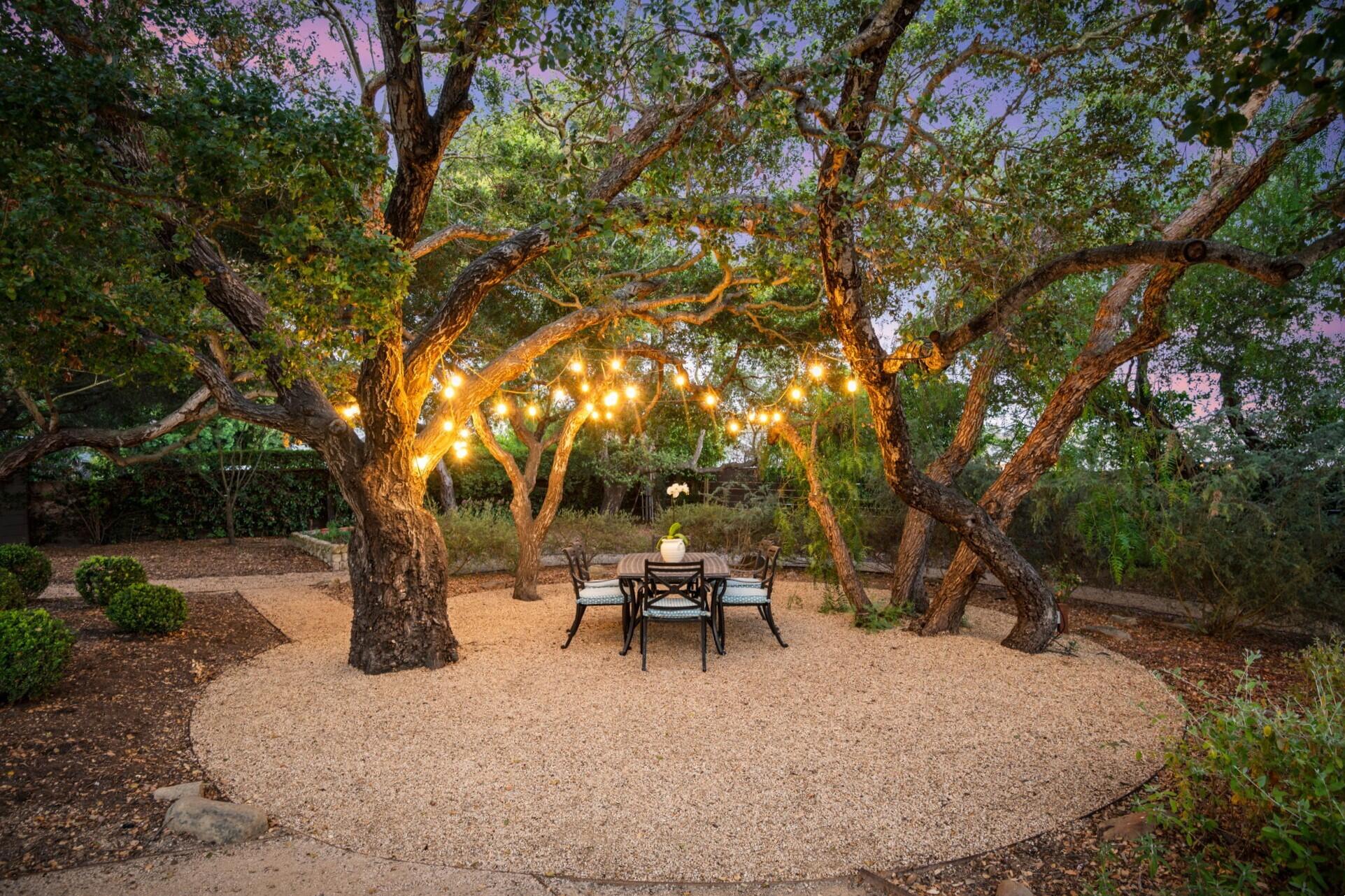 Santa Barbara, California 93105, United States, 4 Bedrooms Bedrooms, ,5 BathroomsBathrooms,Residential,Active,160092