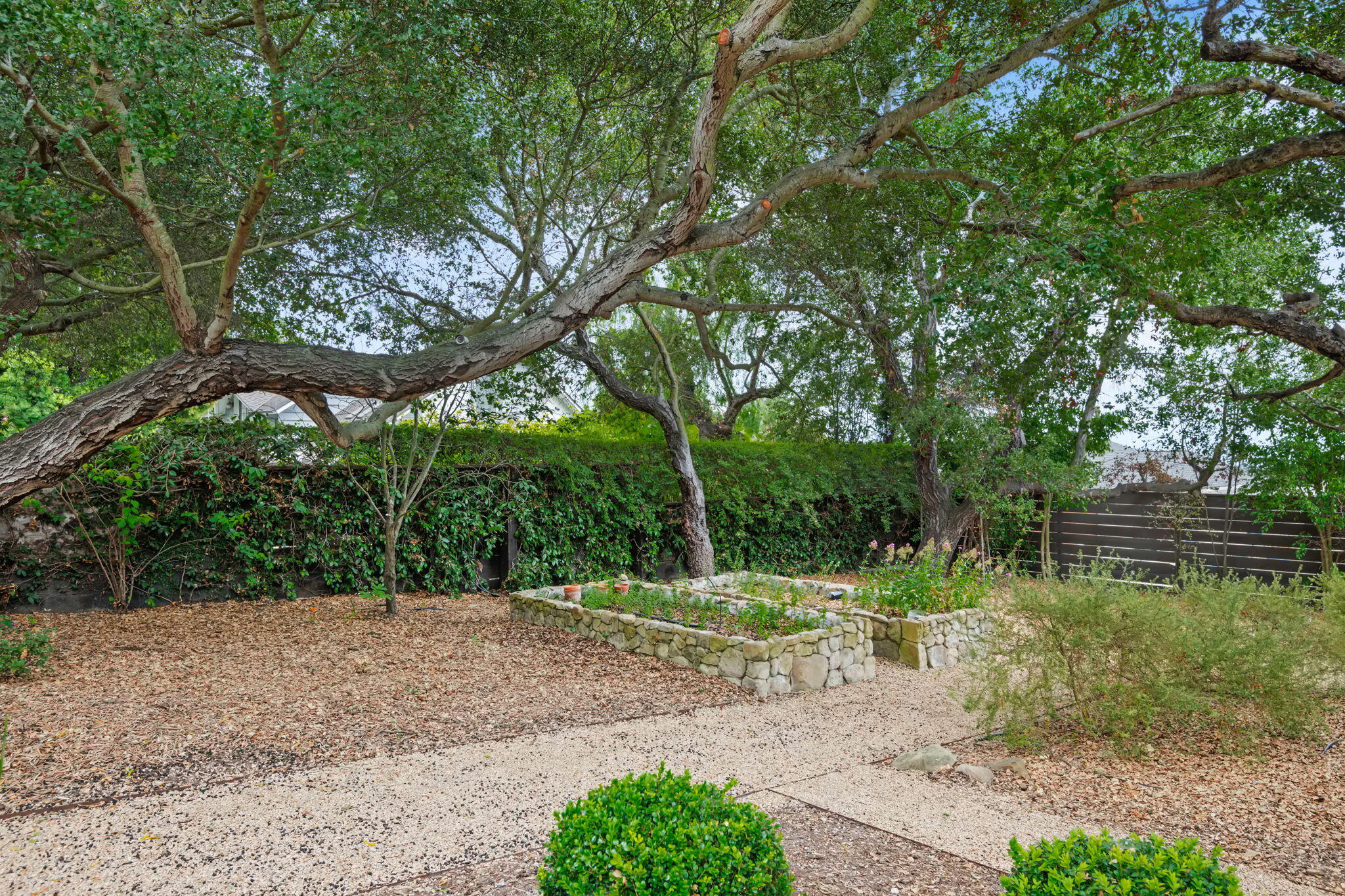 Santa Barbara, California 93105, United States, 4 Bedrooms Bedrooms, ,5 BathroomsBathrooms,Residential,Active,160092