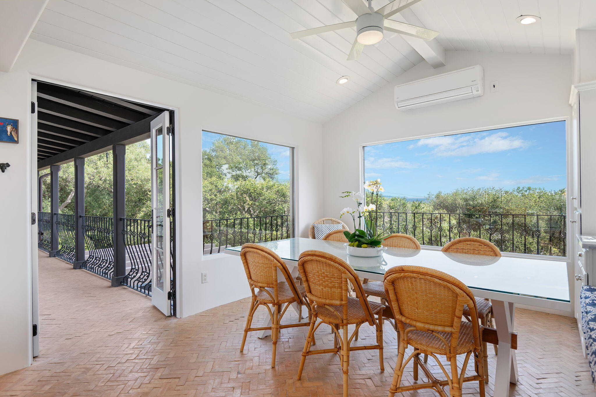 Santa Barbara, California 93105, United States, 4 Bedrooms Bedrooms, ,5 BathroomsBathrooms,Residential,Active,160092