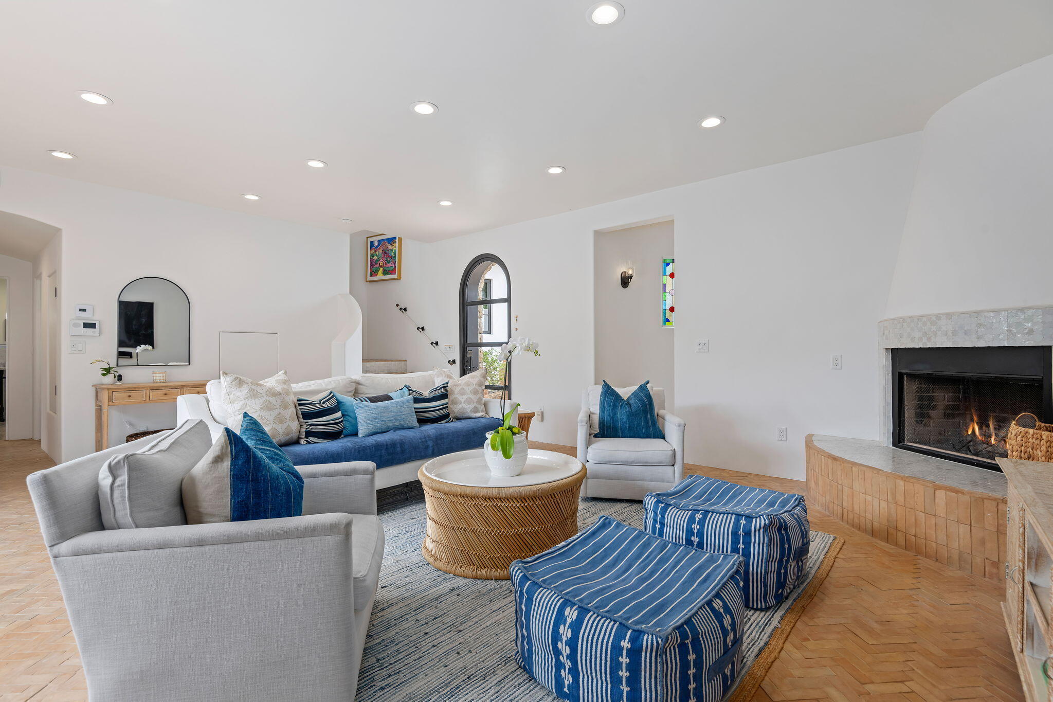 Santa Barbara, California 93105, United States, 4 Bedrooms Bedrooms, ,5 BathroomsBathrooms,Residential,Active,160092